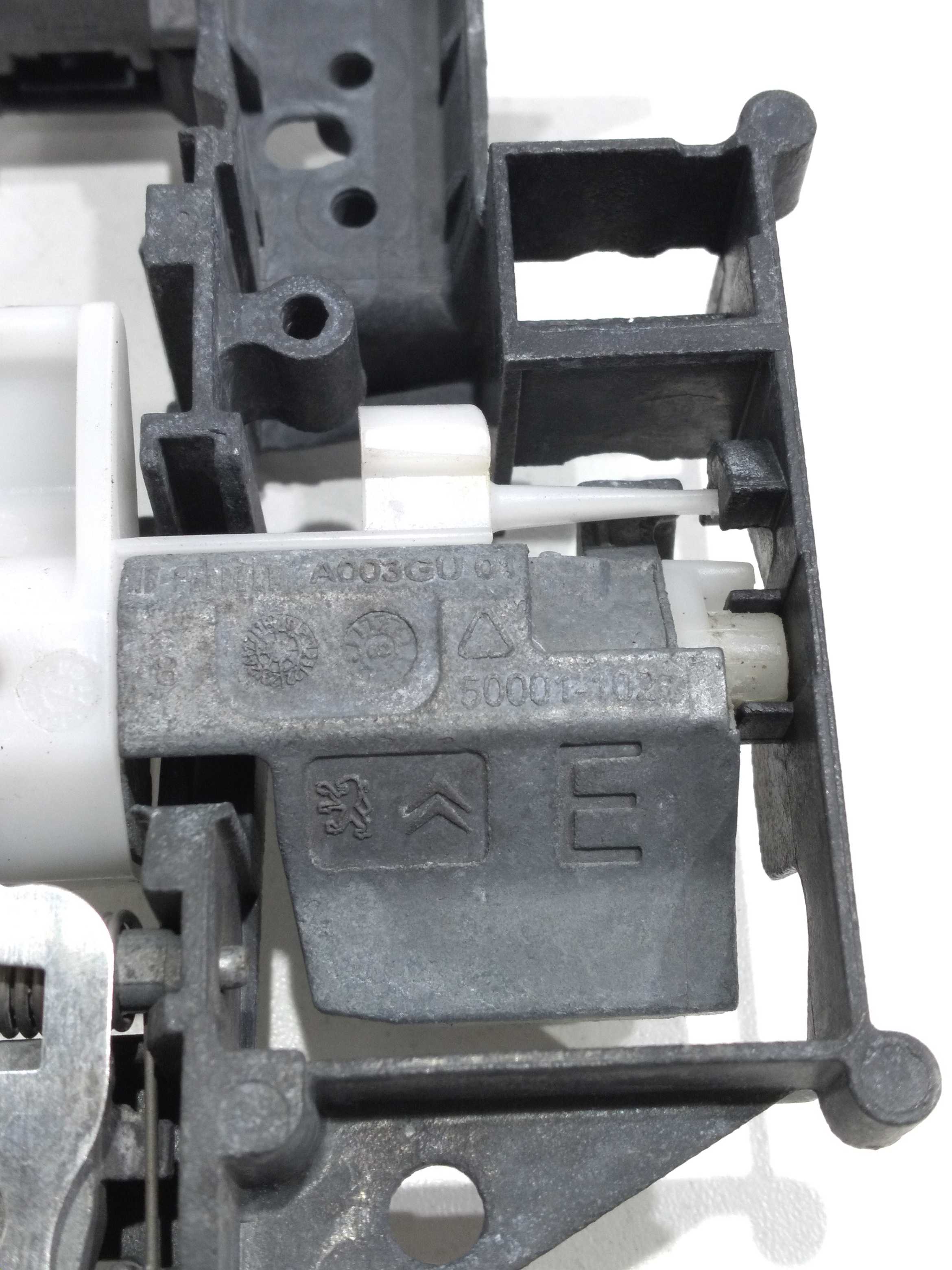 Suporte Maçaneta Porta Dianteira Esquerda Peugeot 208 2014 3