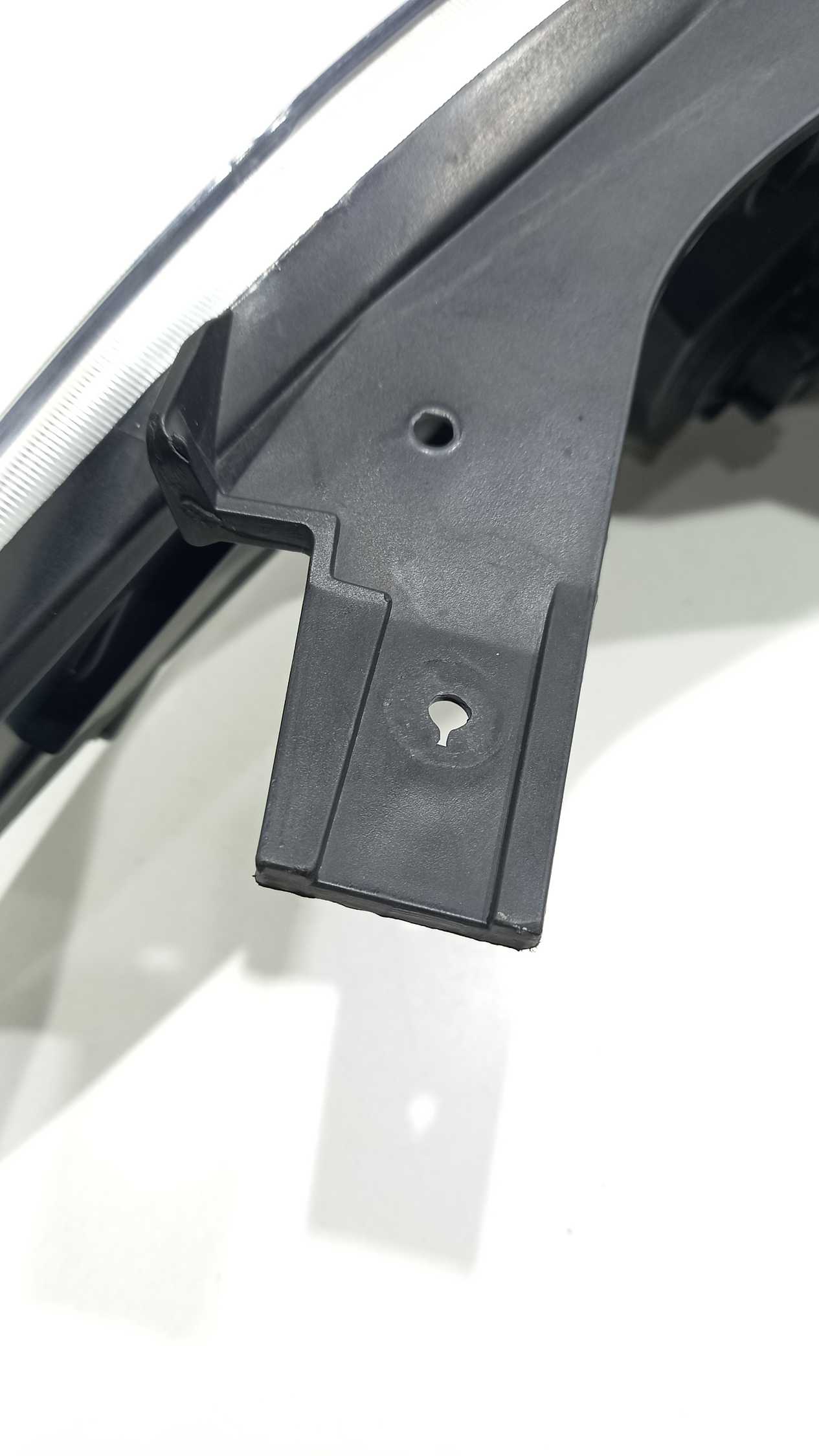 Farol Cromado Esquerdo Gm Onix 2013 – 2016 Original Detalhe 5