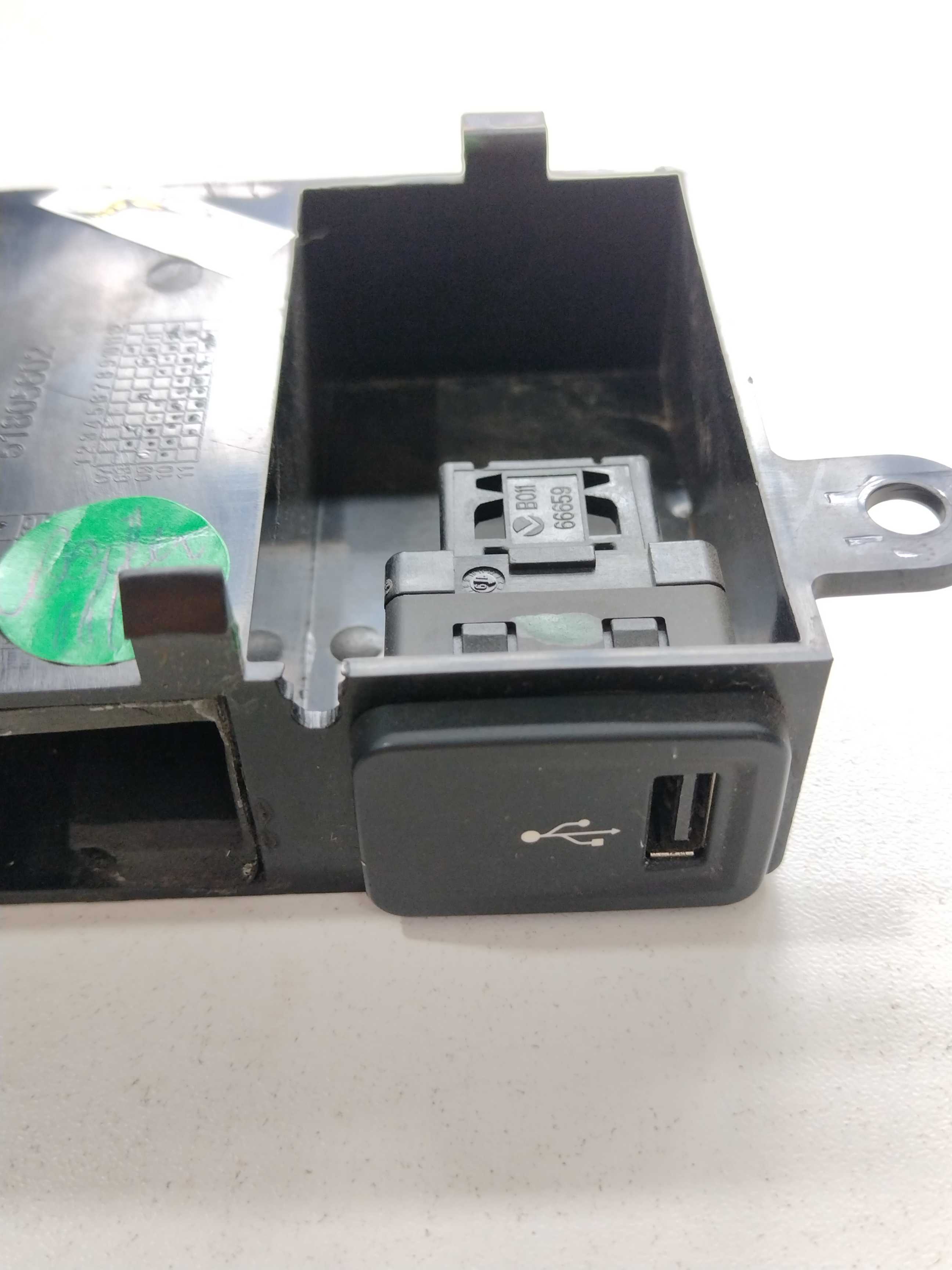 Moldura Suporte Conector Usb Fiorino 2020 1.4 Evo 51805602 4