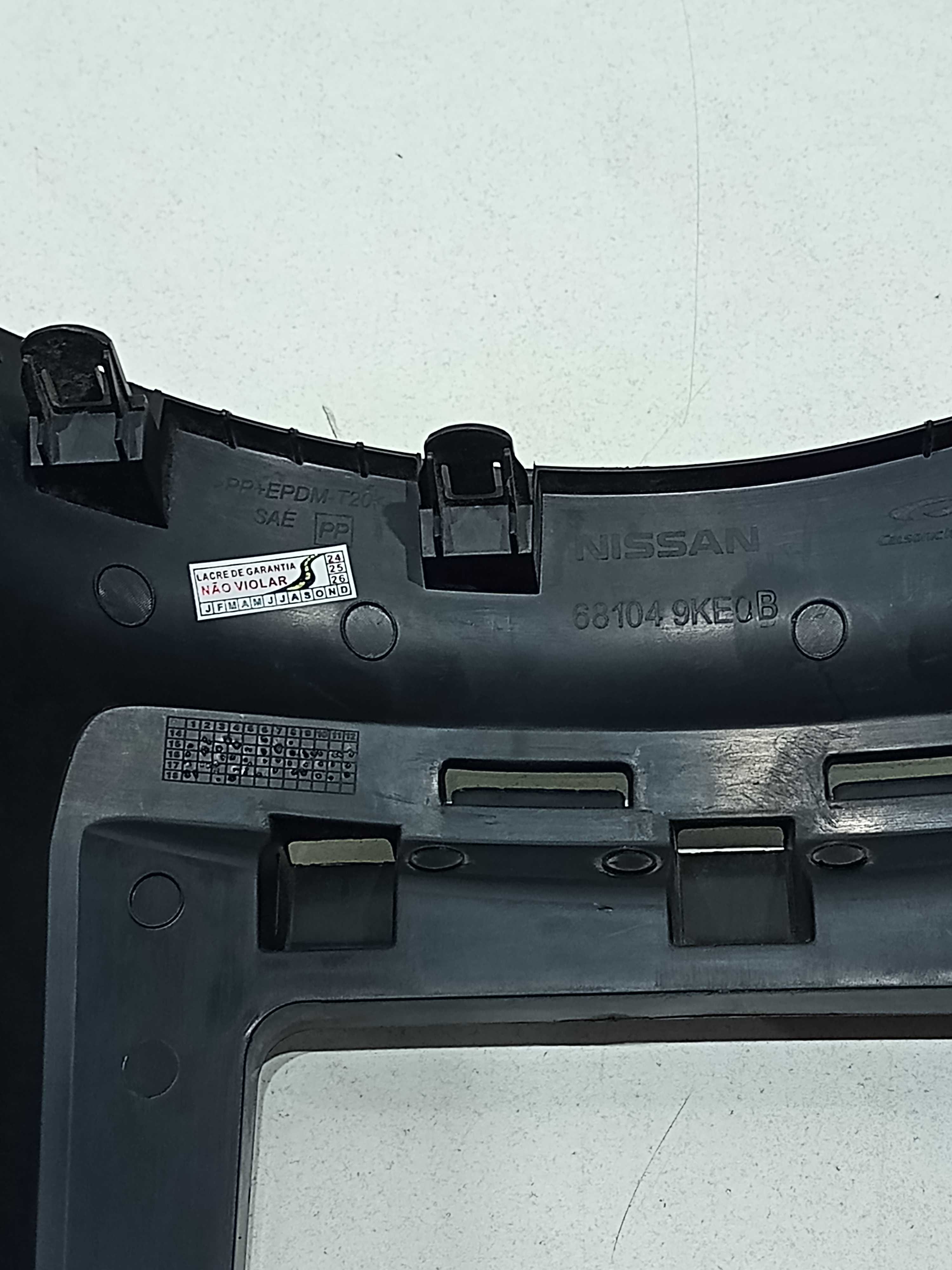 Moldura Inferior Console Central  Nissan Versa 2019 Preto 2