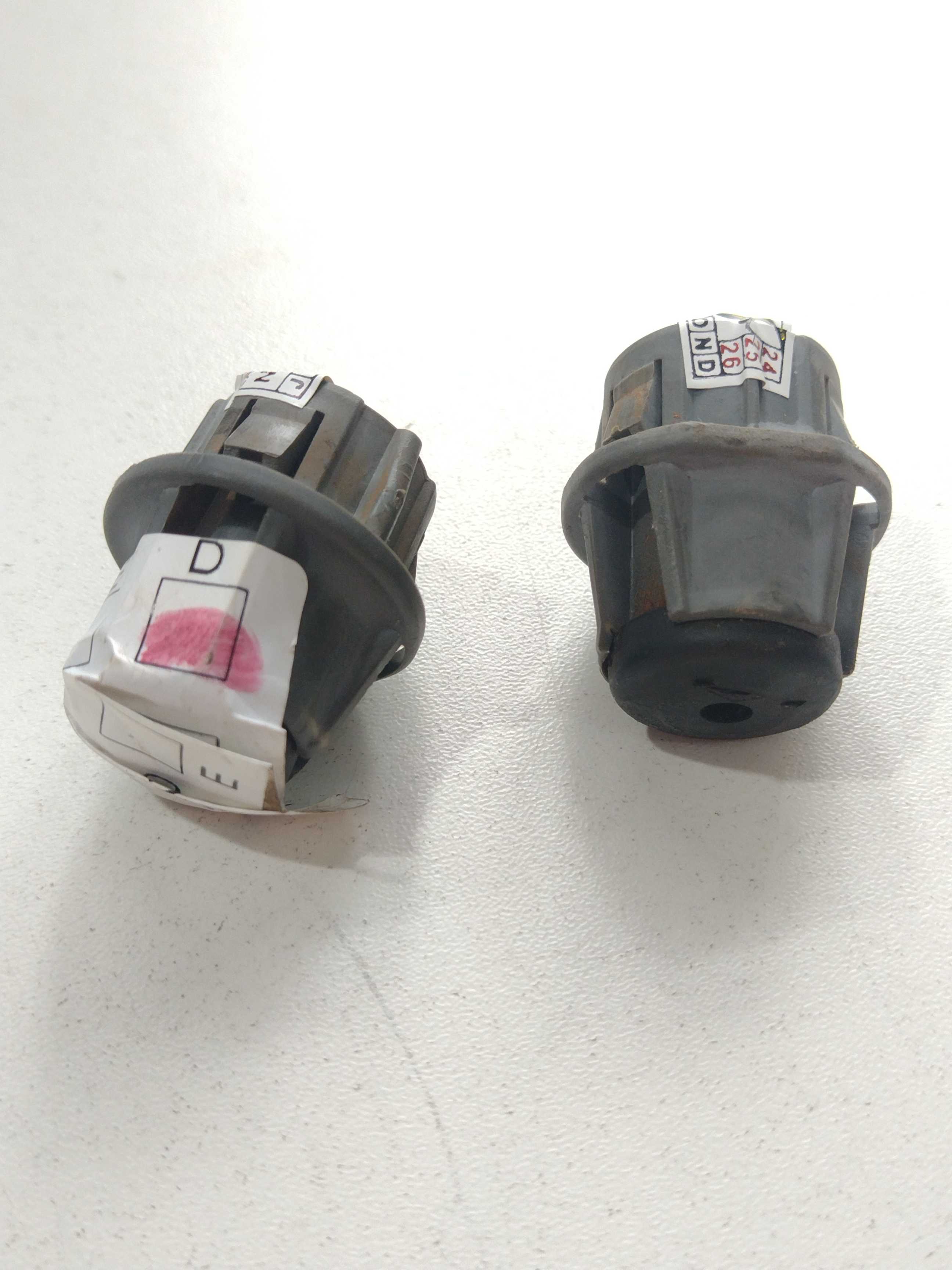 Par Batente Capô Renault Sandero 2013 3