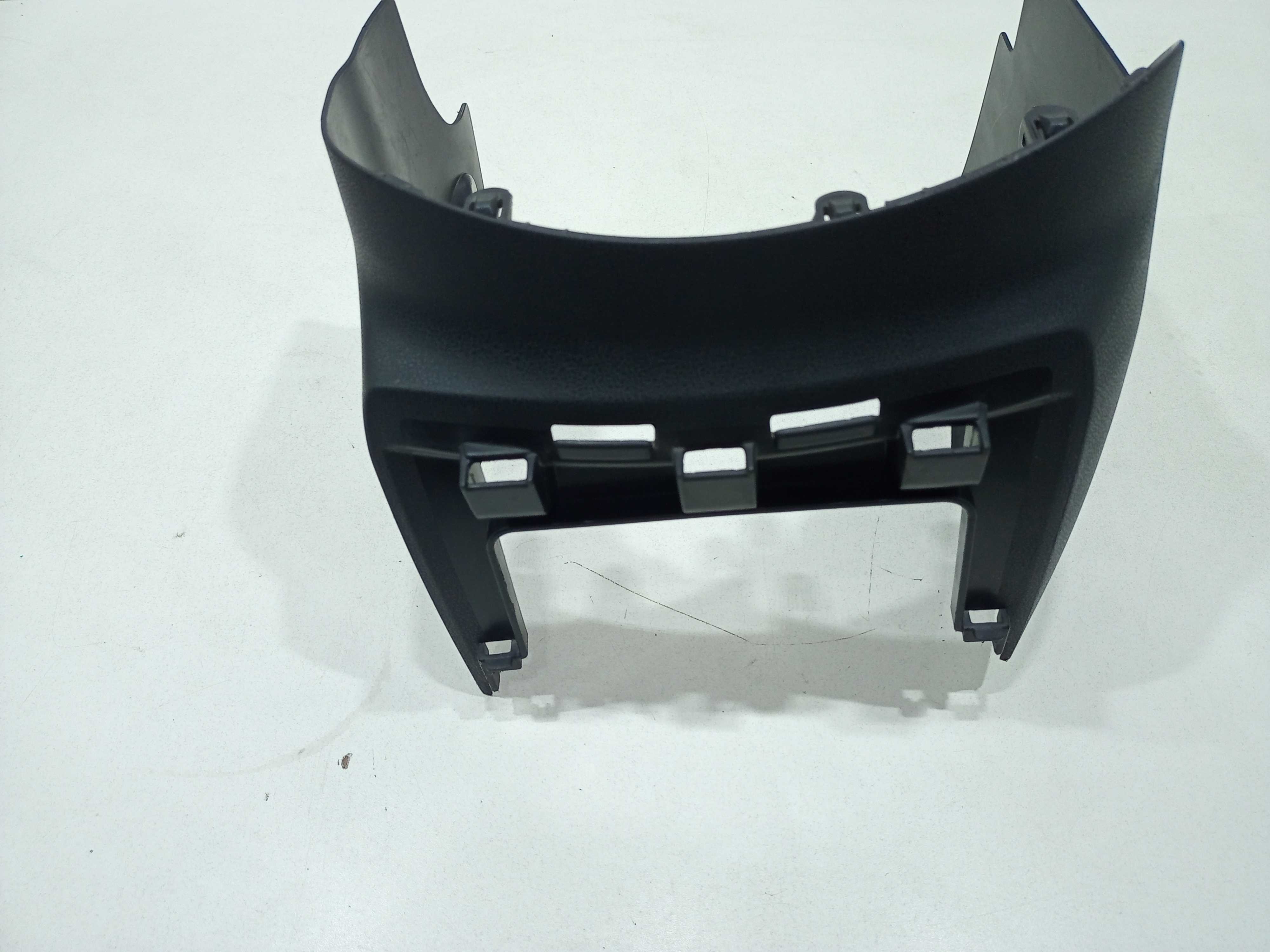 Moldura Inferior Console Central  Nissan Versa 2019 Preto 3