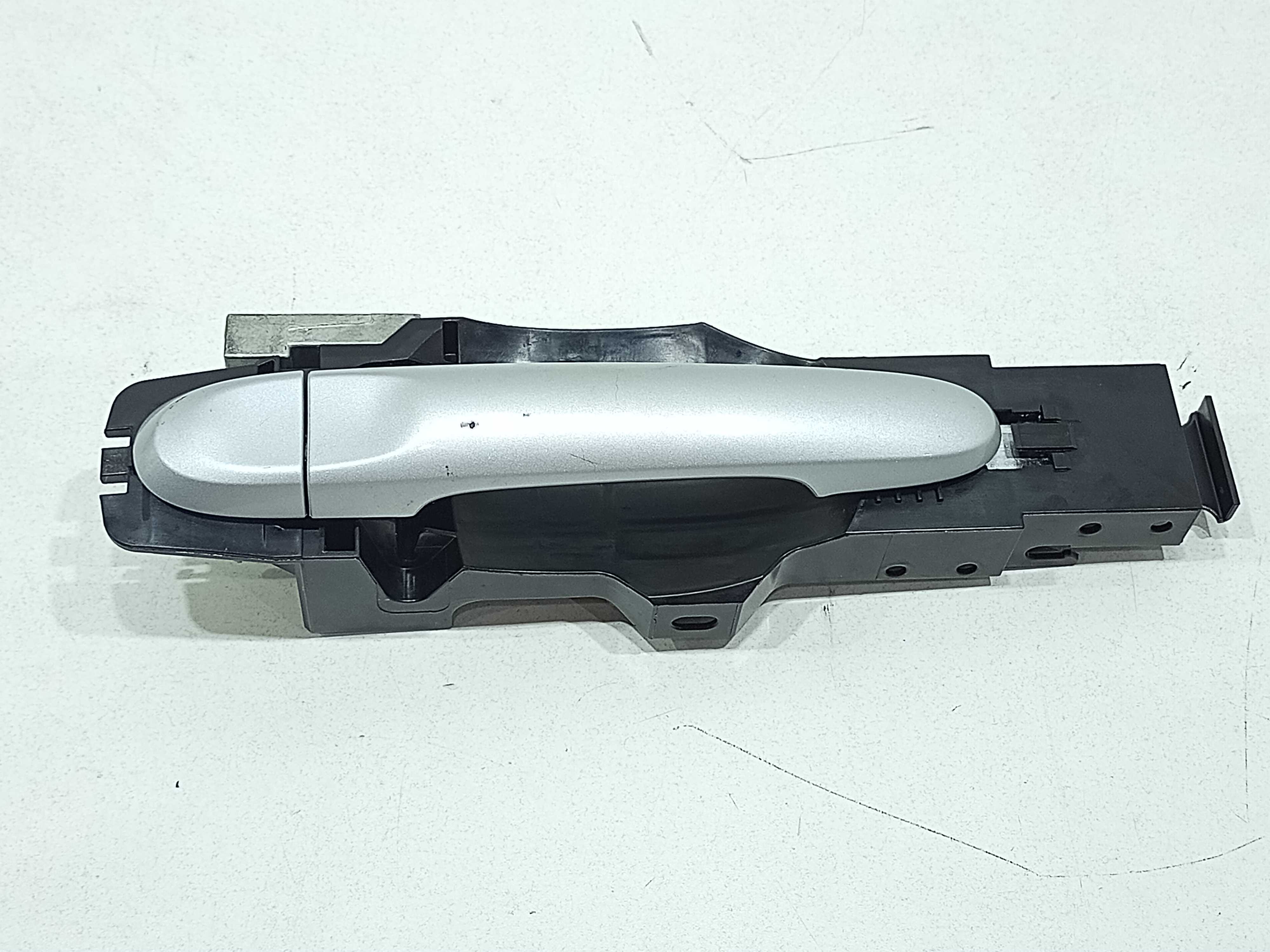 Maçaneta Externa Dianteira Direita Nissan Versa 2019 Prateado 1