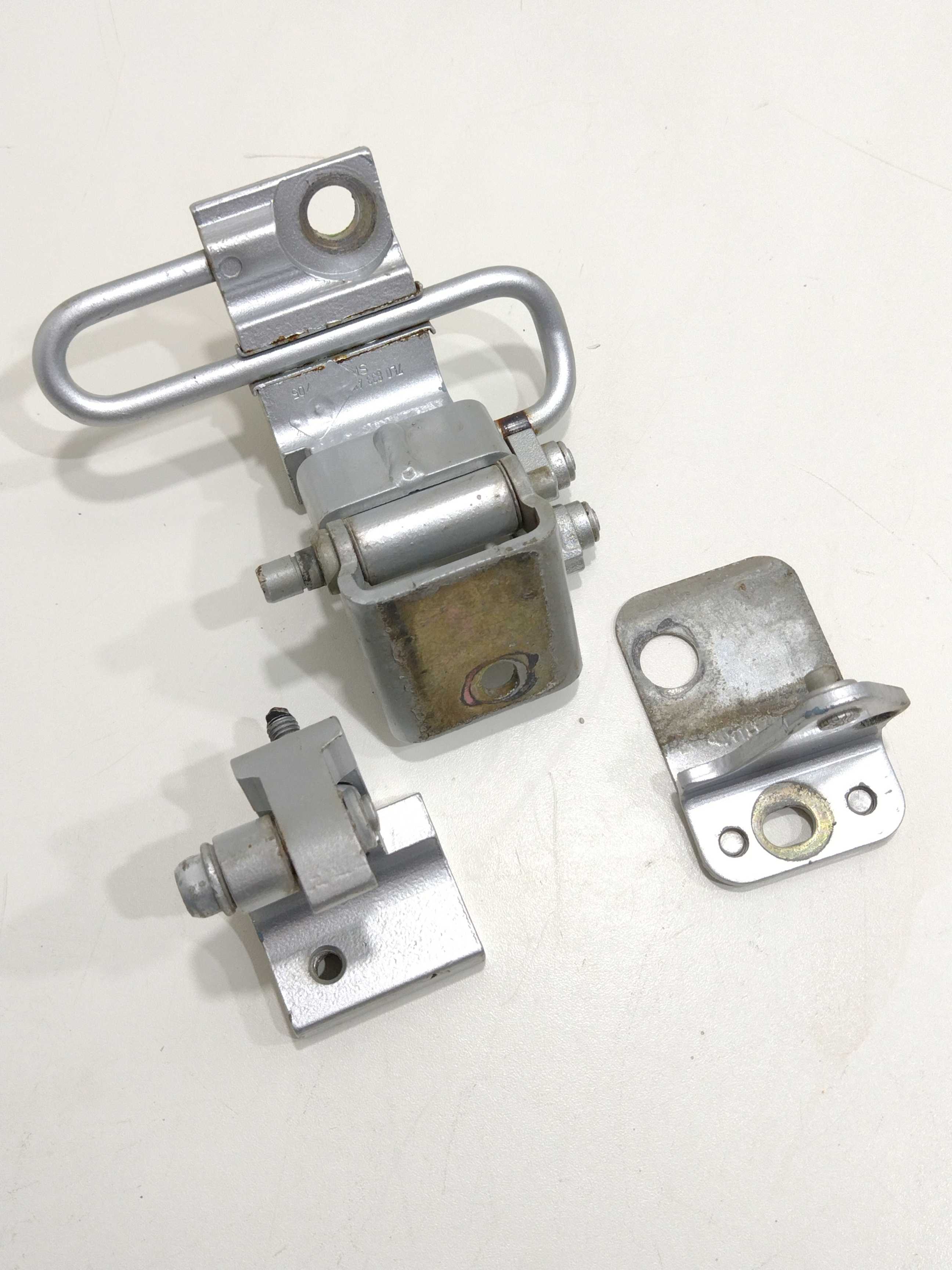 Dobradiça Porta Traseira Direita Touareg 2005 1