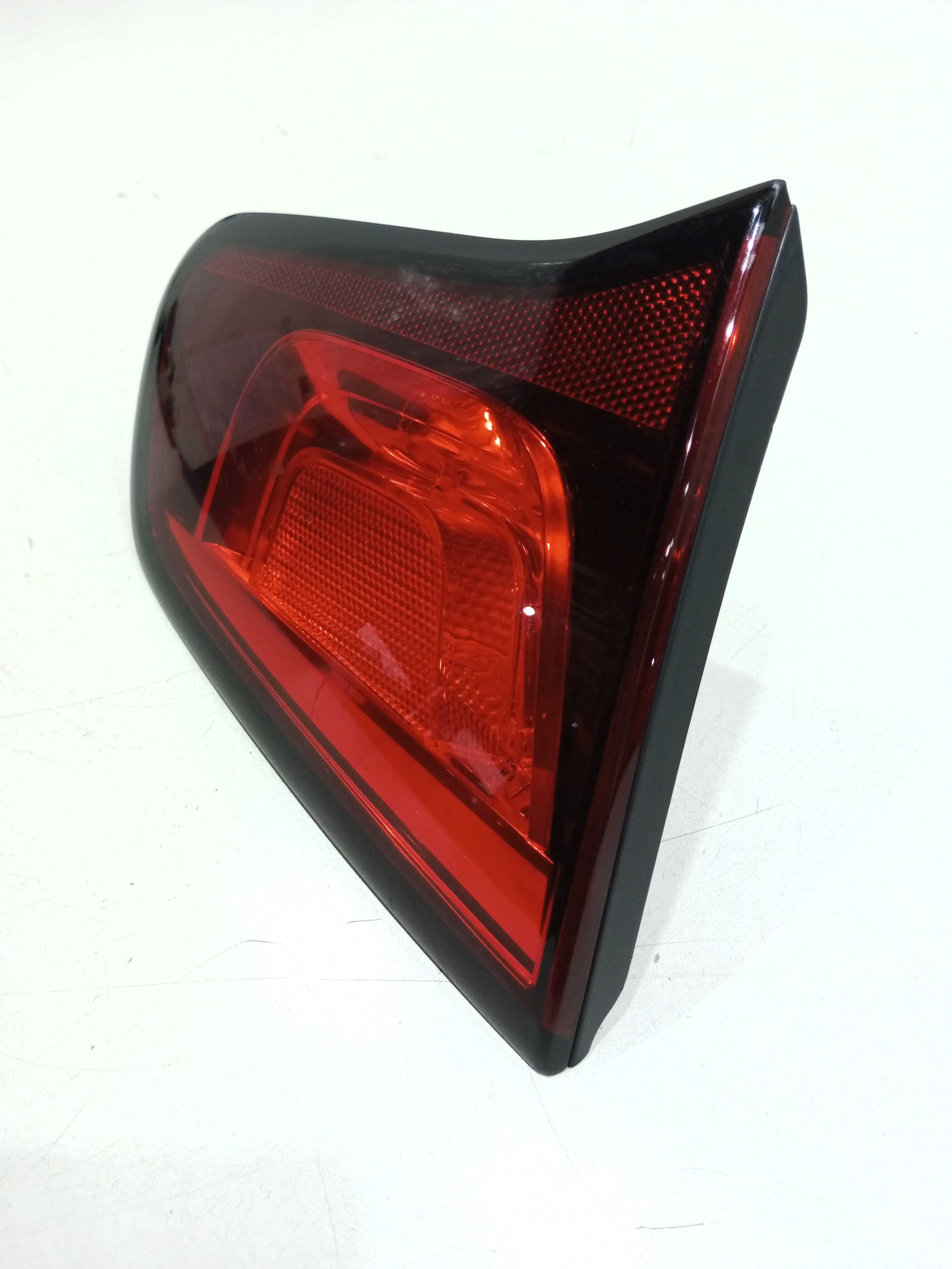 Lanterna Tampa Traseira Lado Esquerdo Citroen C3 1.6 2014 2