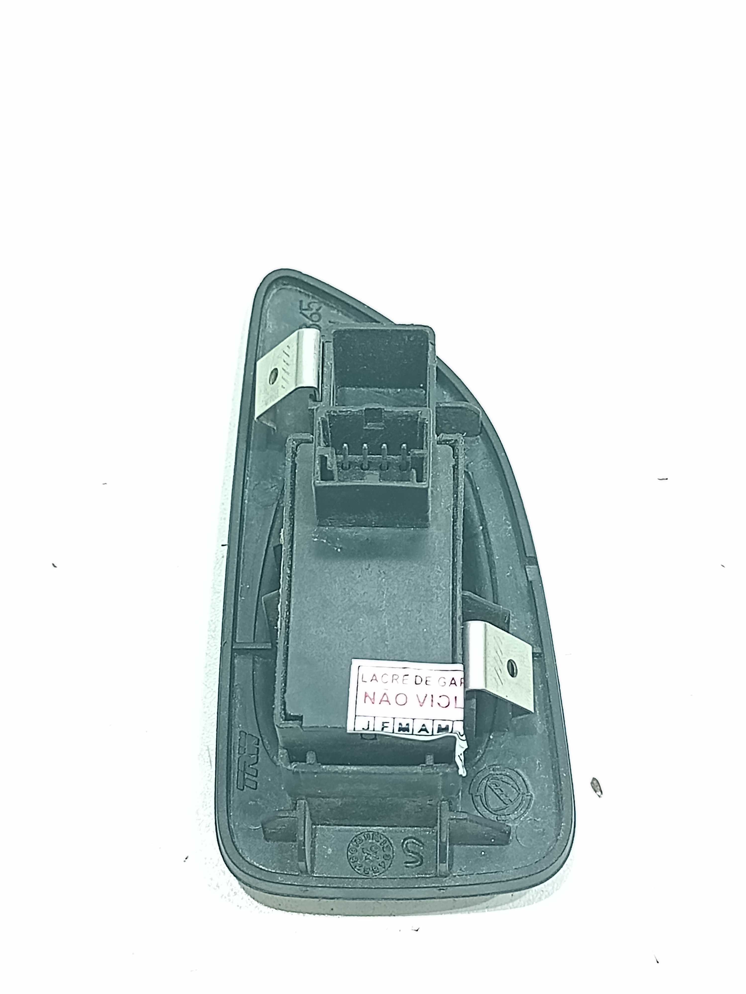 Moldura E Botão Vidro Elétrico Tras Esq Fiat Bravo 2012 2