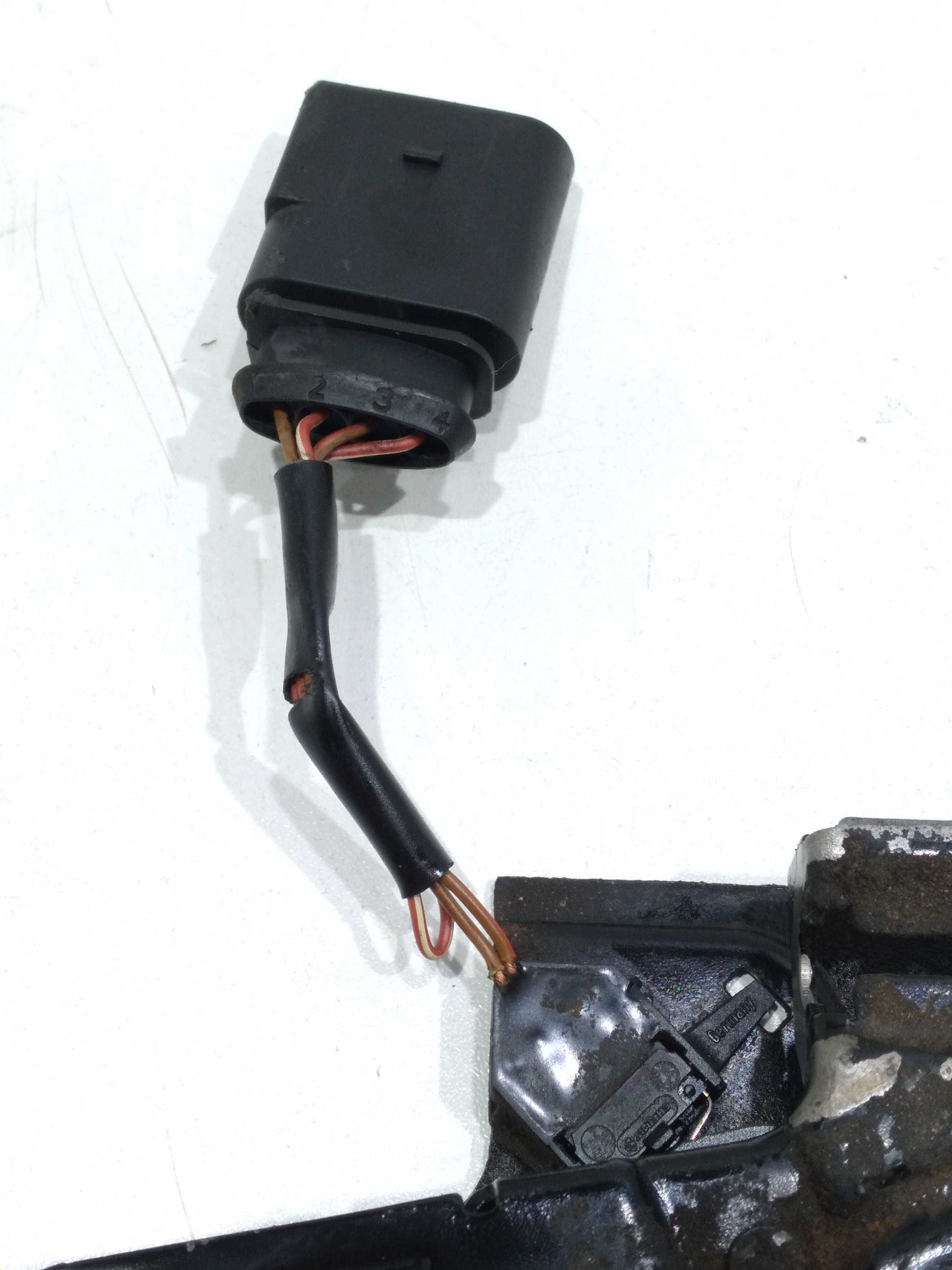 Fechadura Do Capô Vw Touareg 4.2 V8 2005 2