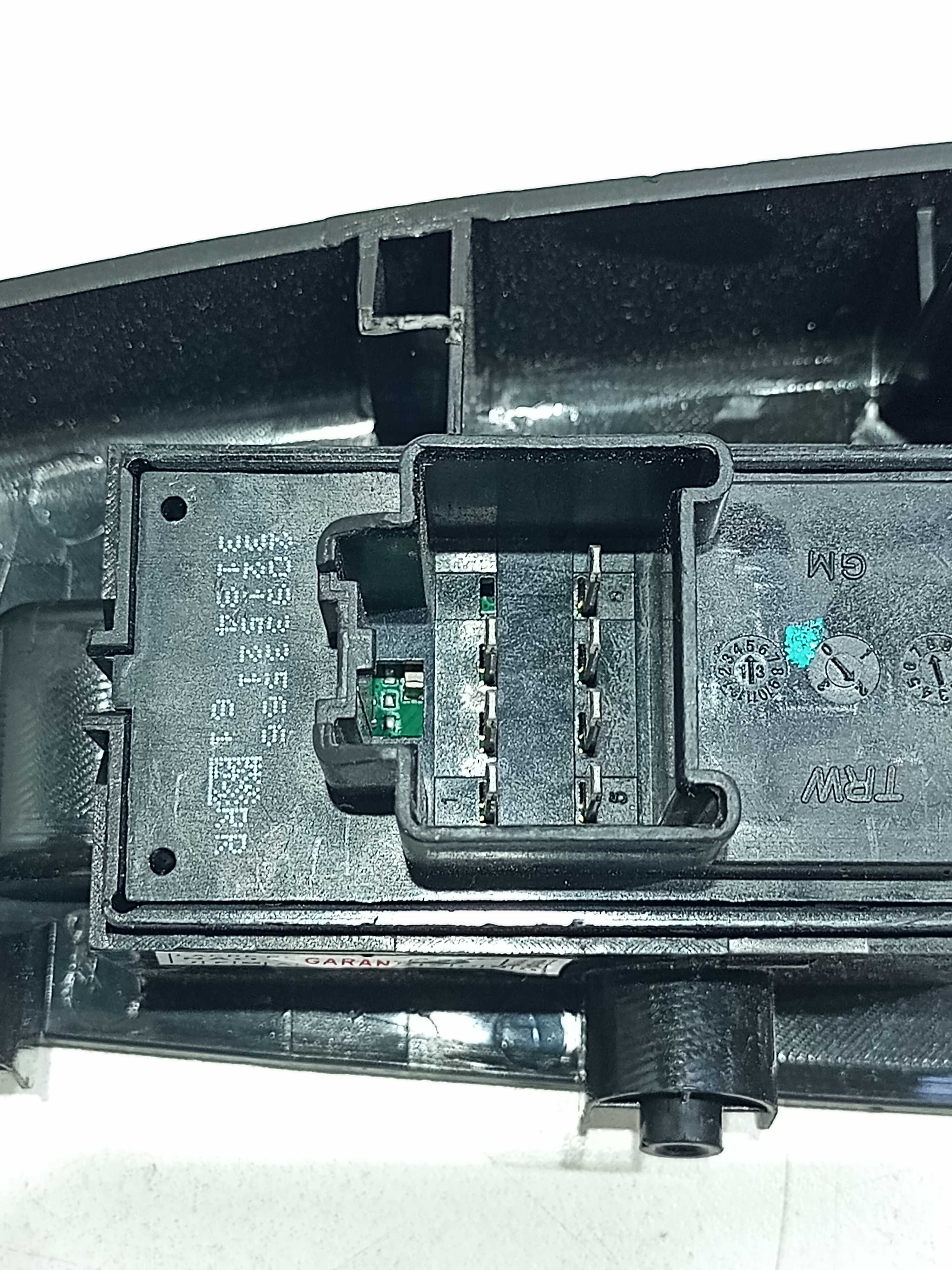 Moldura E Botão Tras Dir Vidro Elétrico Cruze 2012 5