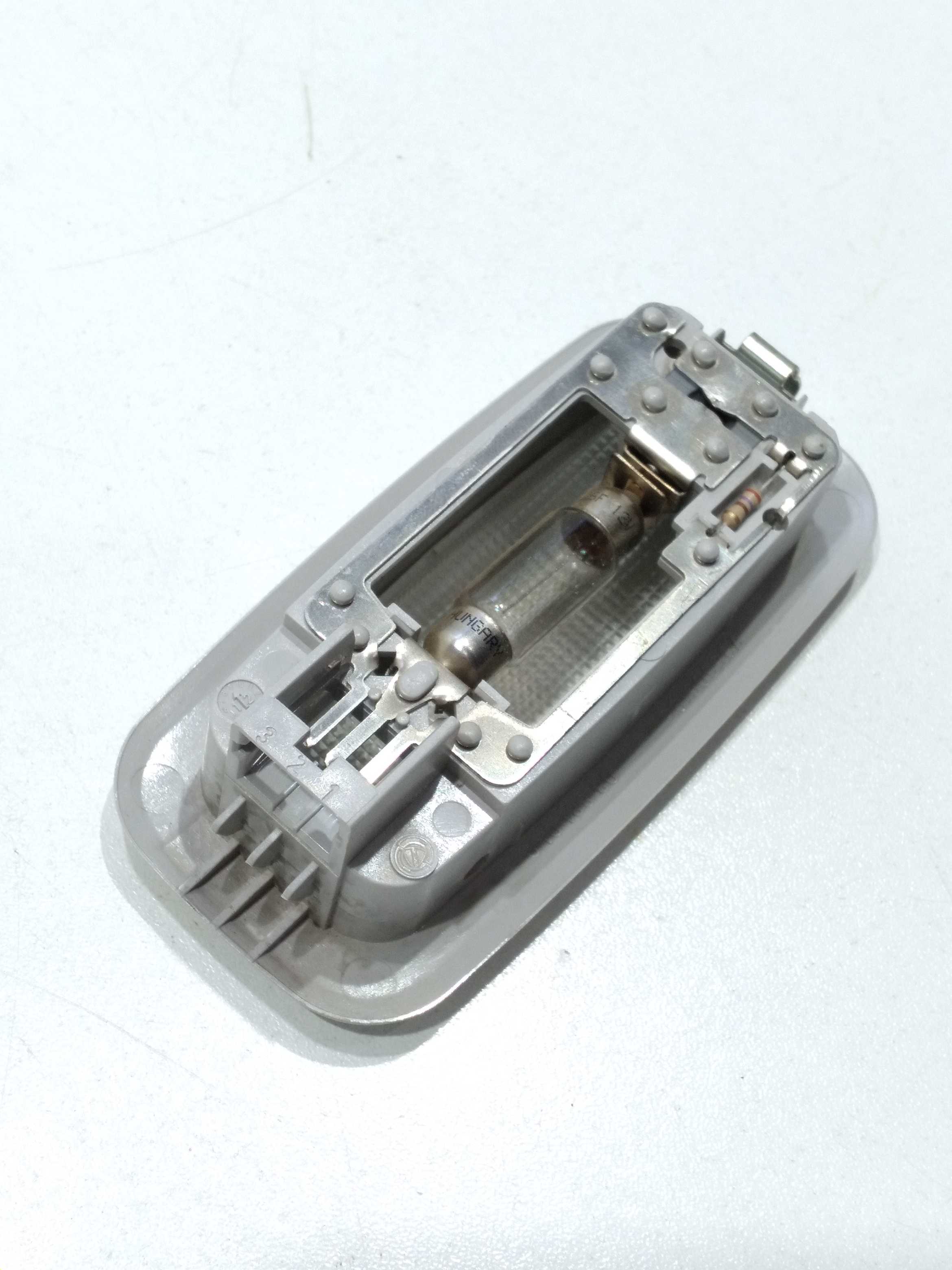 Luz De Teto Lateral Direita Fiat Siena Essenc 1.6 Dl 2013 4