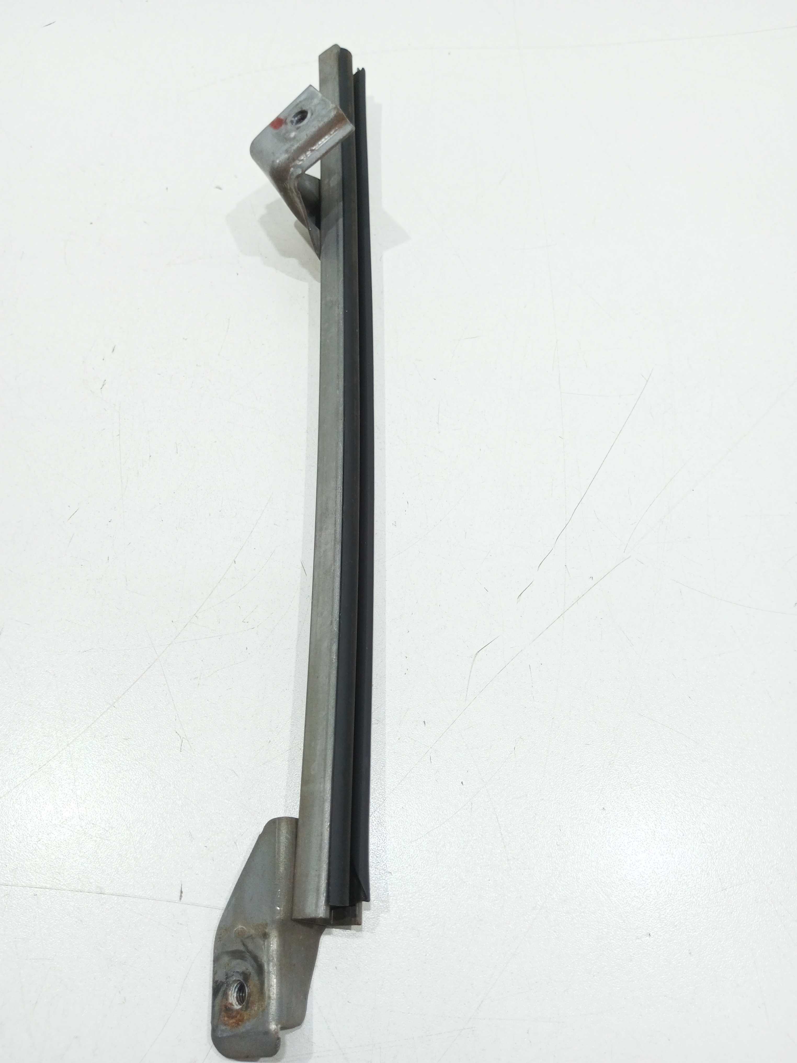 Guia Do Vidro Porta Traseira Direita Pajero Tr4 2007 1