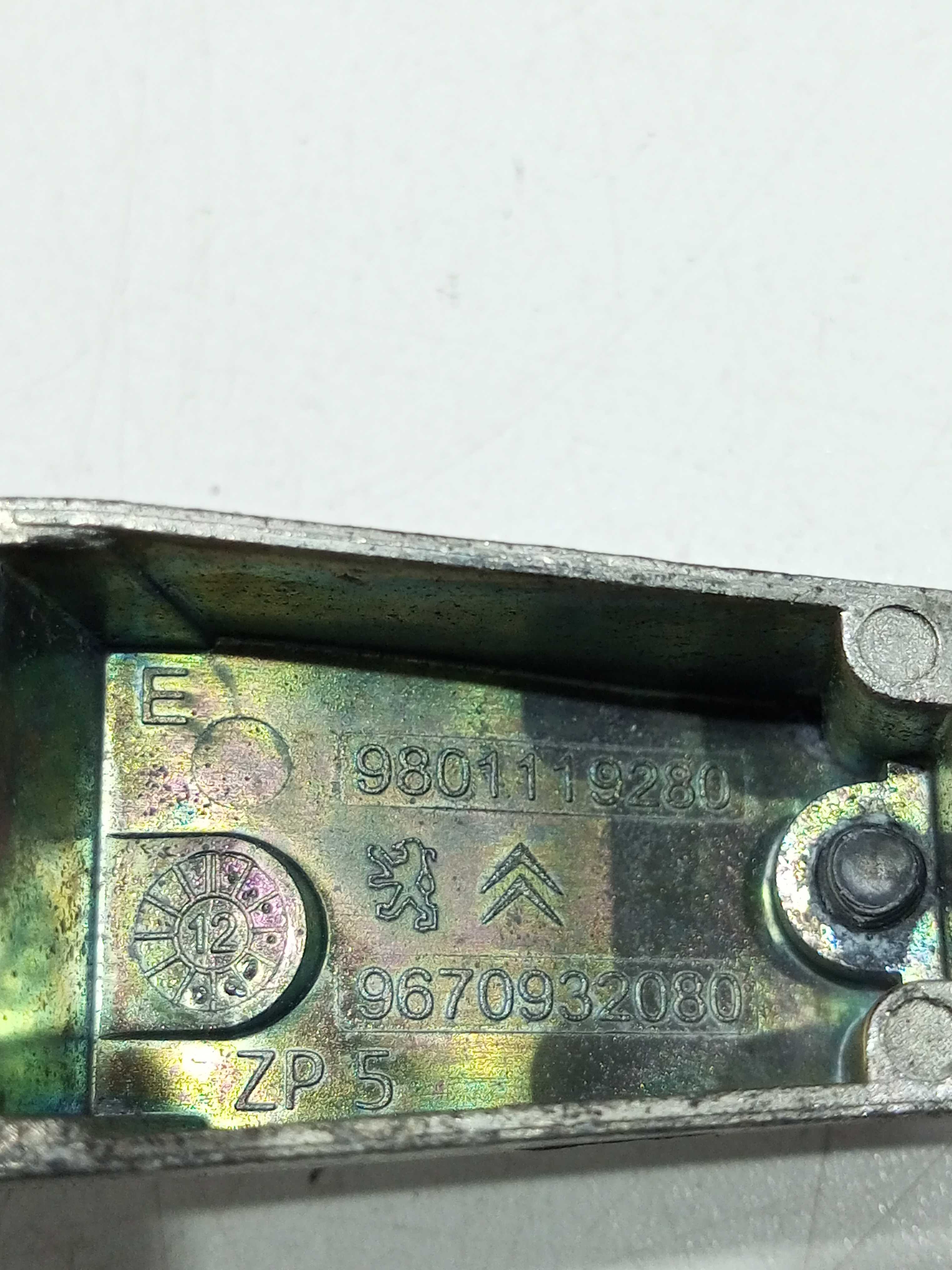 Suporte Maçaneta Externa Porta Dianteira Esq. 308 2013 2