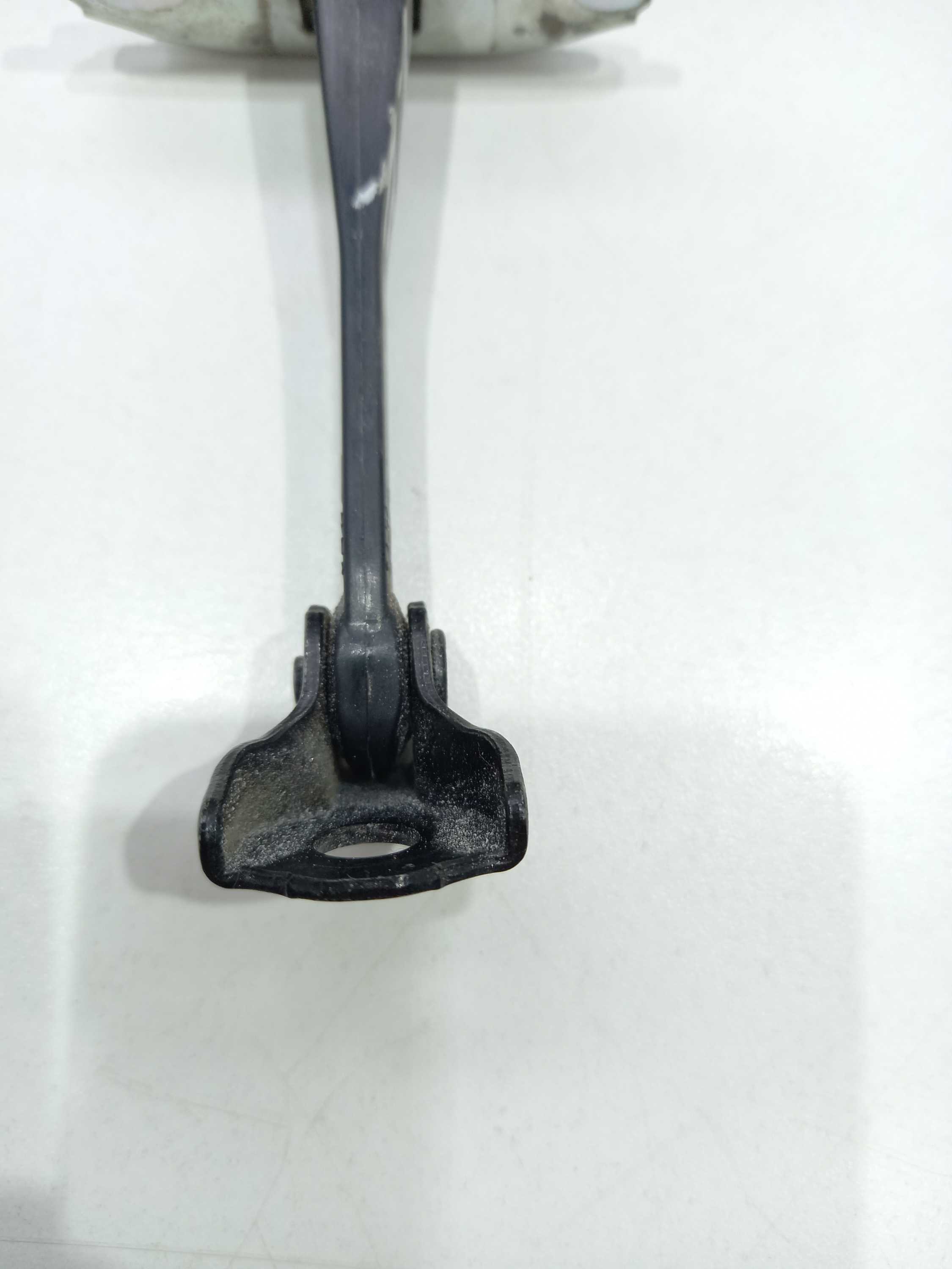 Limitador Porta Traseira Esquerda Nissan Versa 2014 2