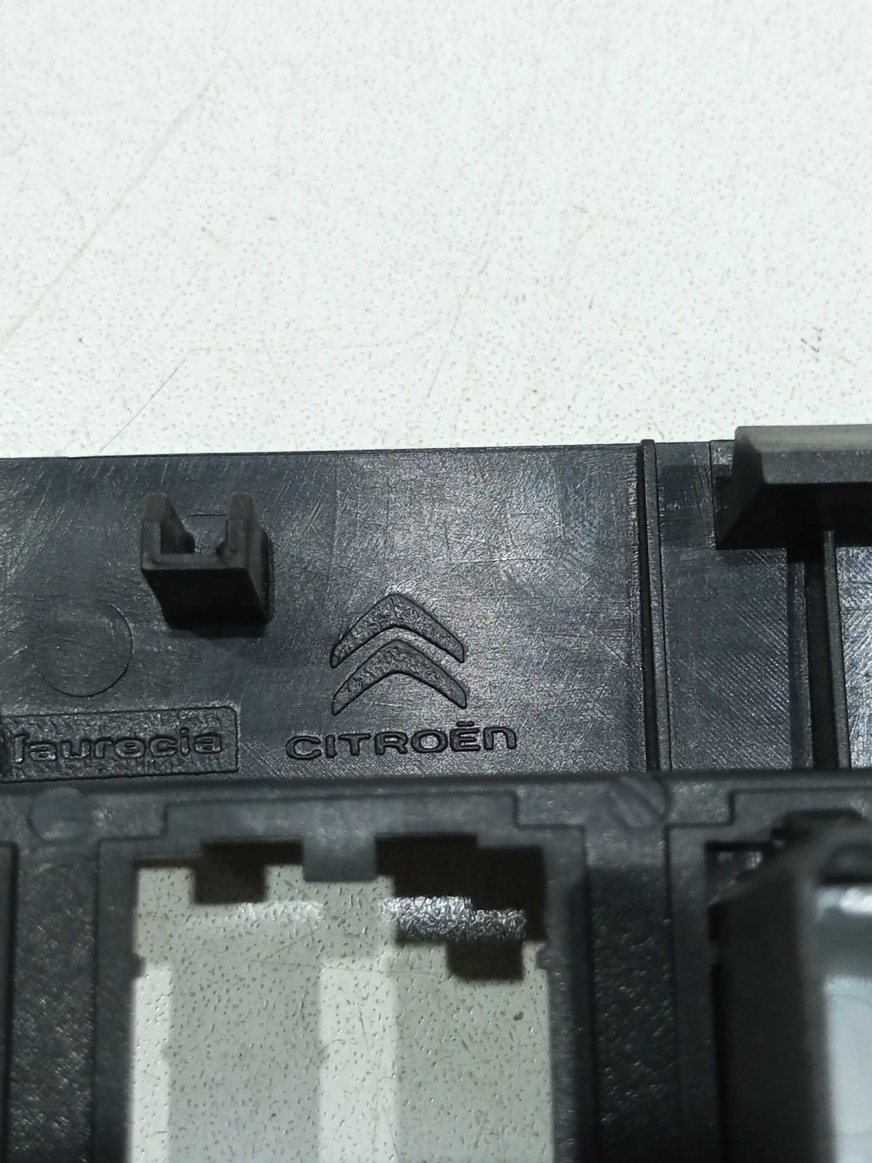 Moldura Do Botao Trava Porta Citroen C3 1.6 2014 4