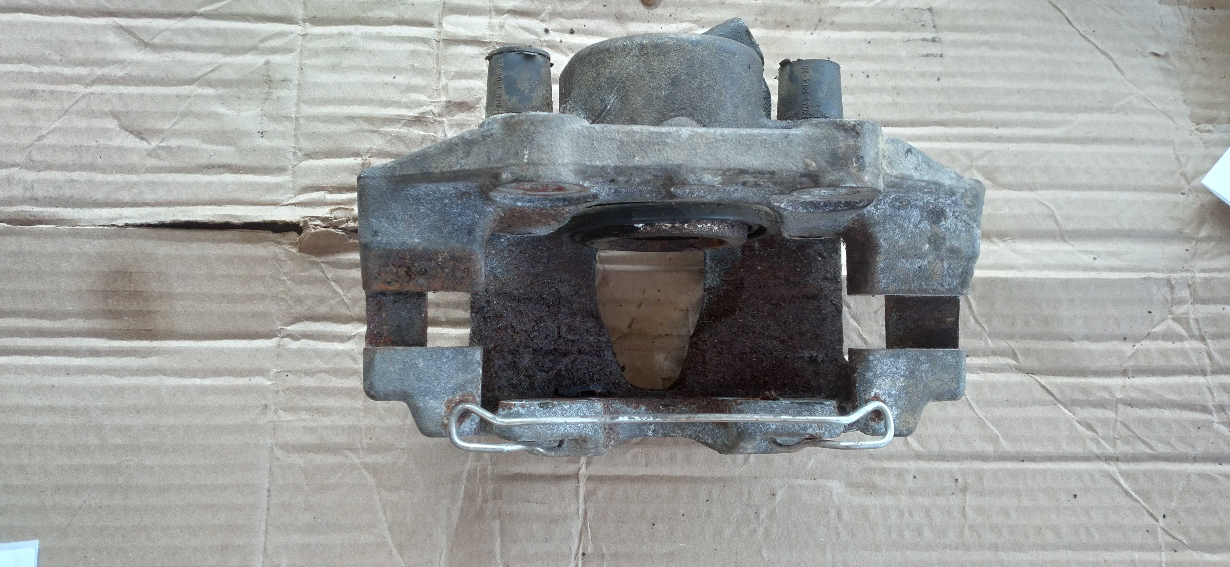 Pinca de freio dianteiro direito clio 1.6 5