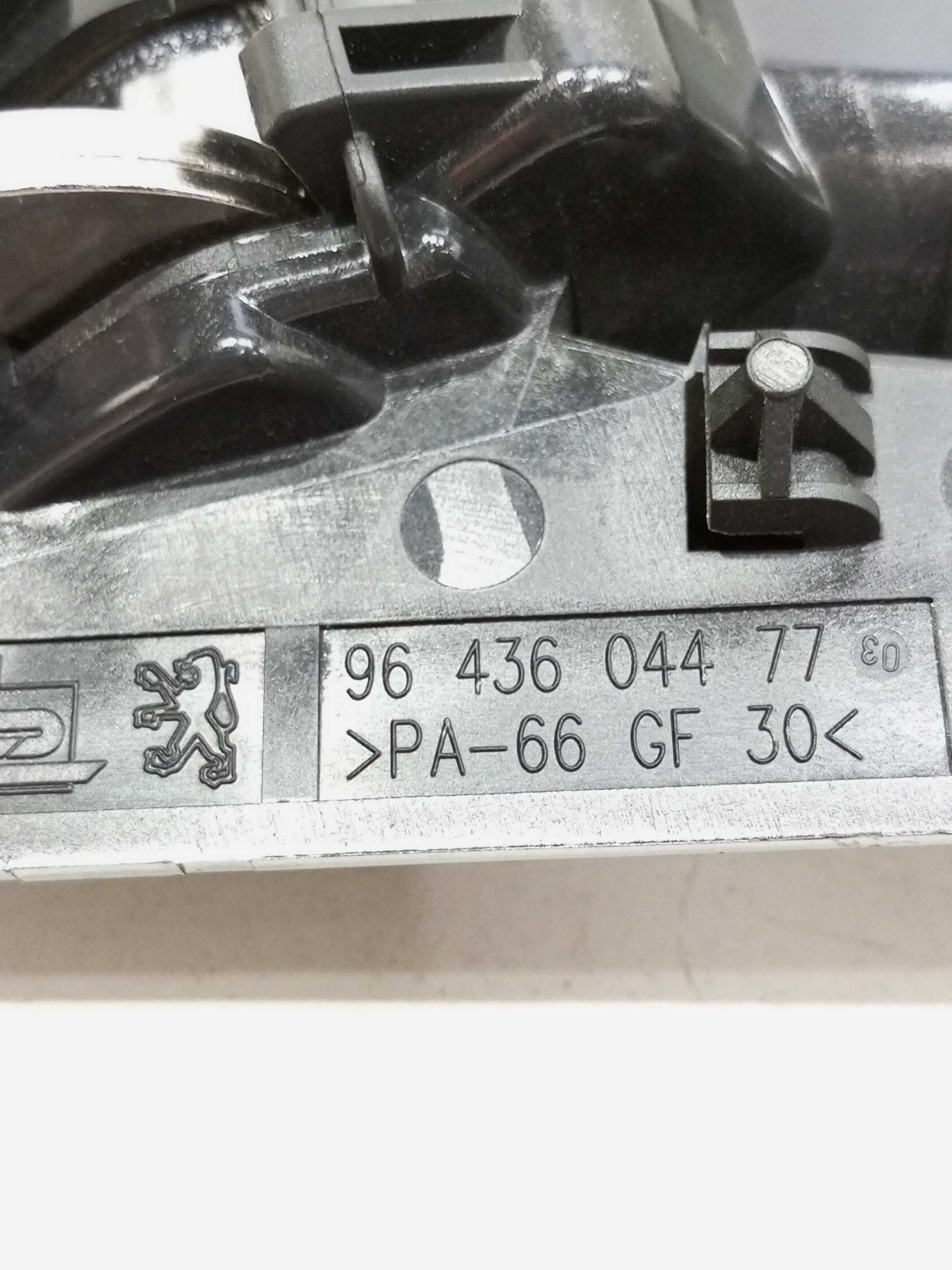 Maçaneta Interna Porta Traseira Direita Peugeot 307  2004 4