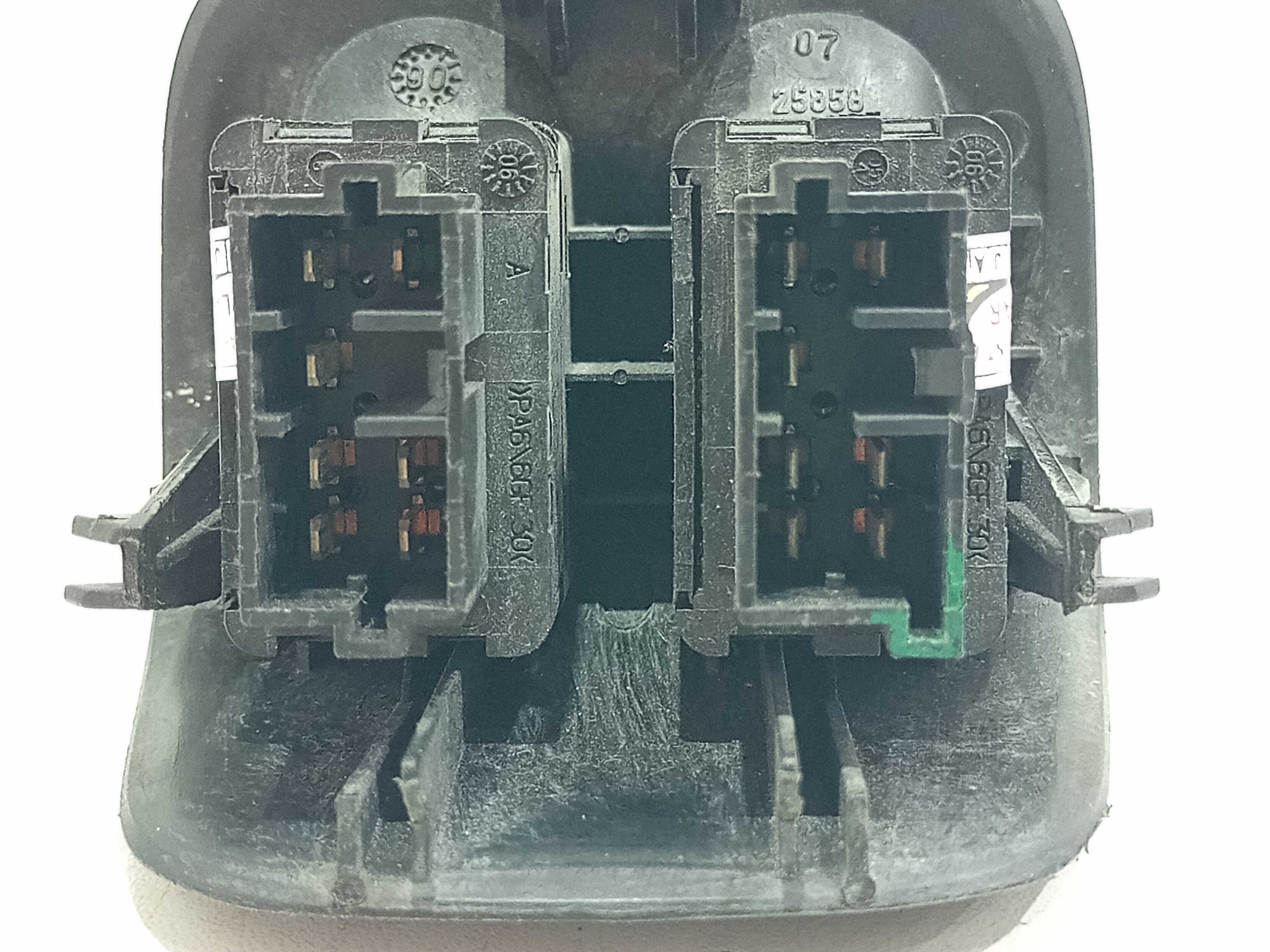 Moldura E Botão Vidro Elétrico Tras Esq Peugeot 207 2010 2