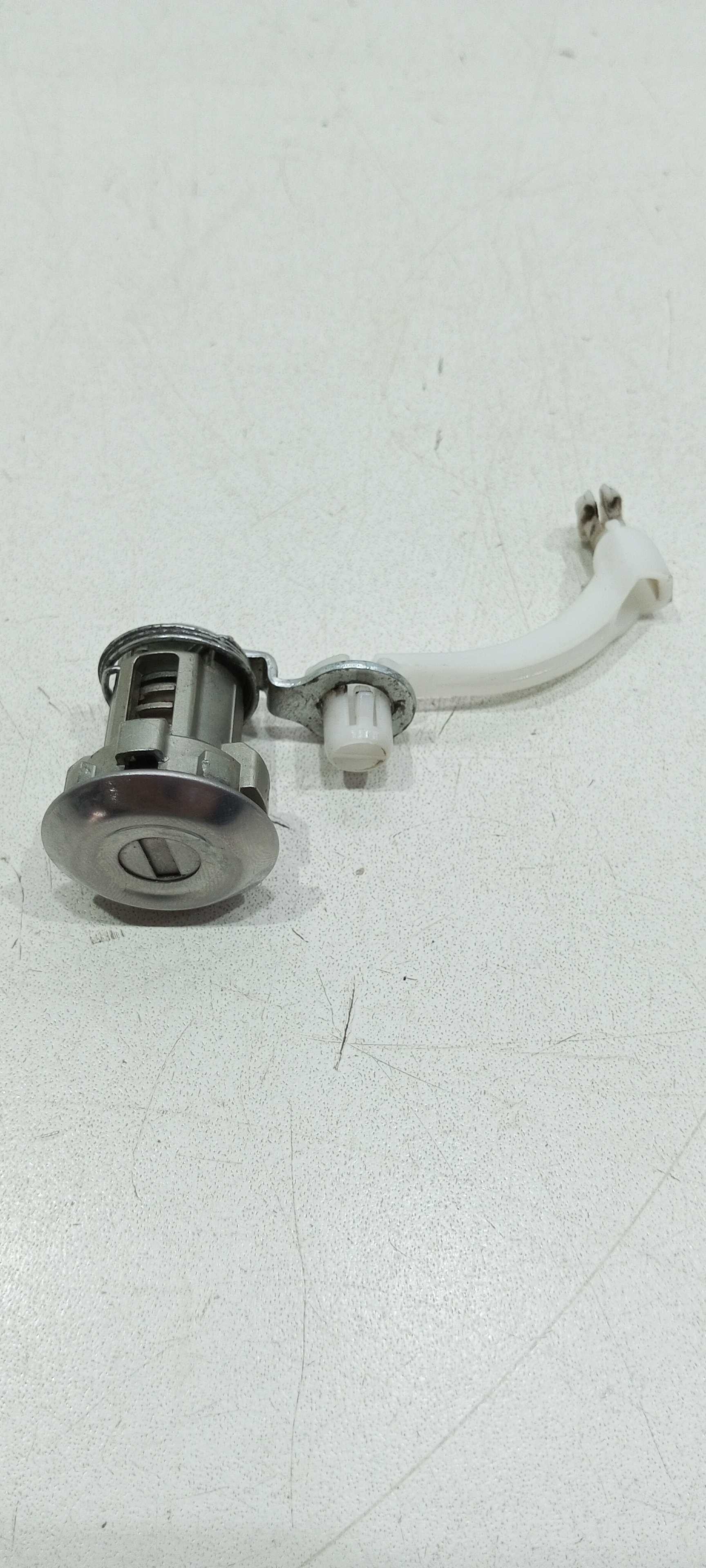 Cilindro Porta Dianteira Direita Toyota Etios 1.3 2016 1