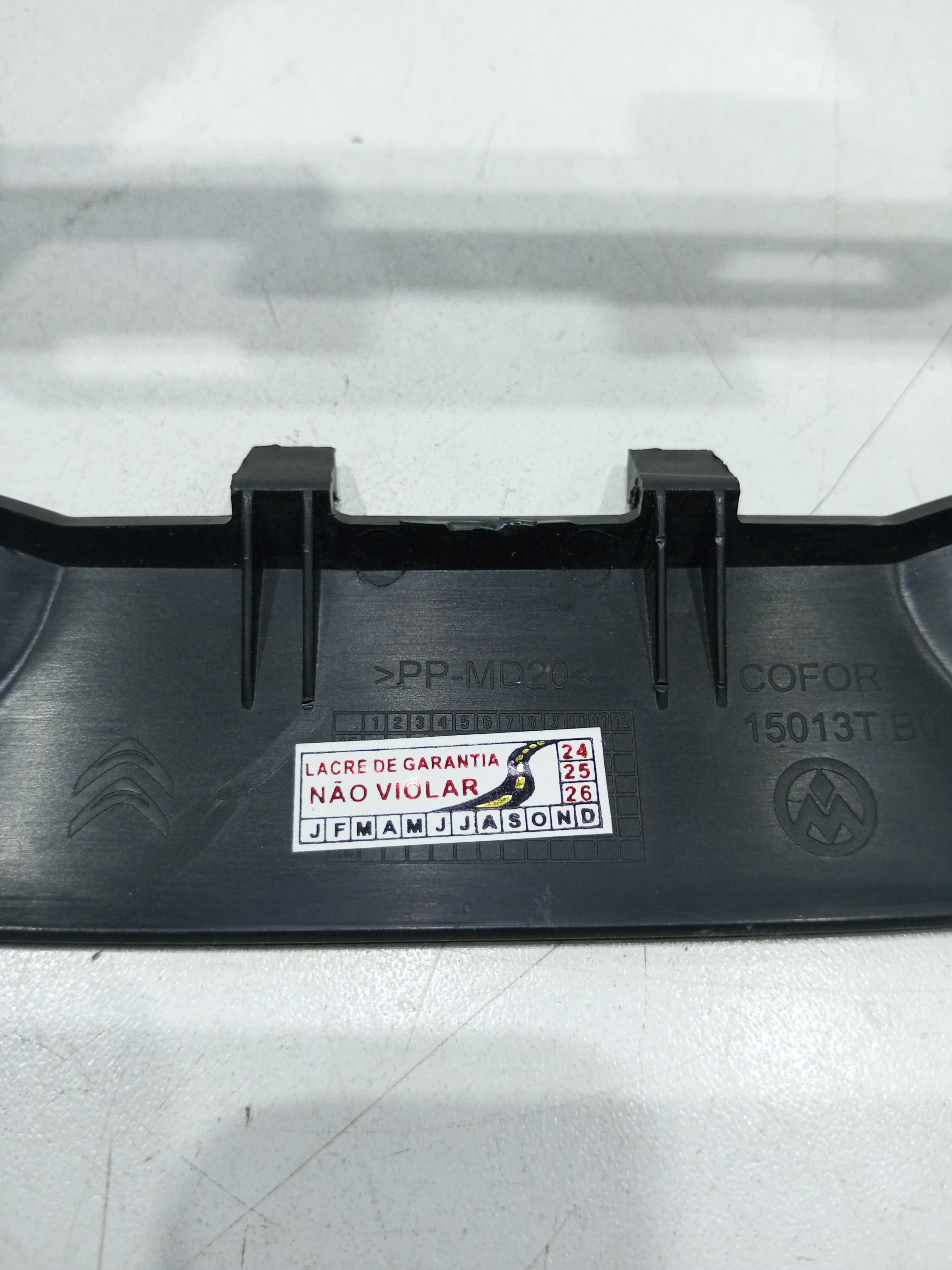 Moldura Suporte Rádio e Comando Citroen C3 2017 4