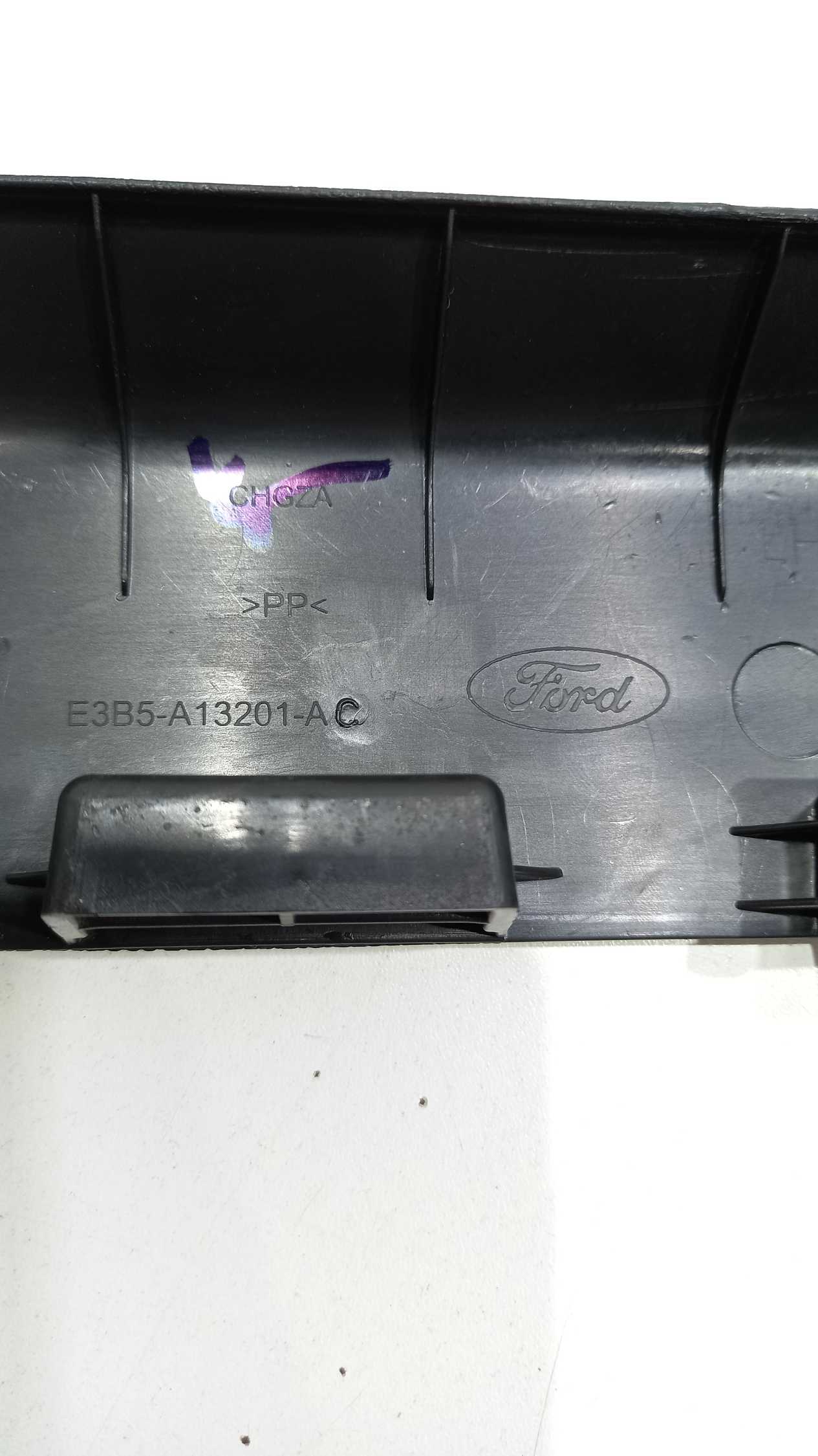 Soleira Porta Dianteira Esquerda Ford Ka 1.5 Sedan 2019 4