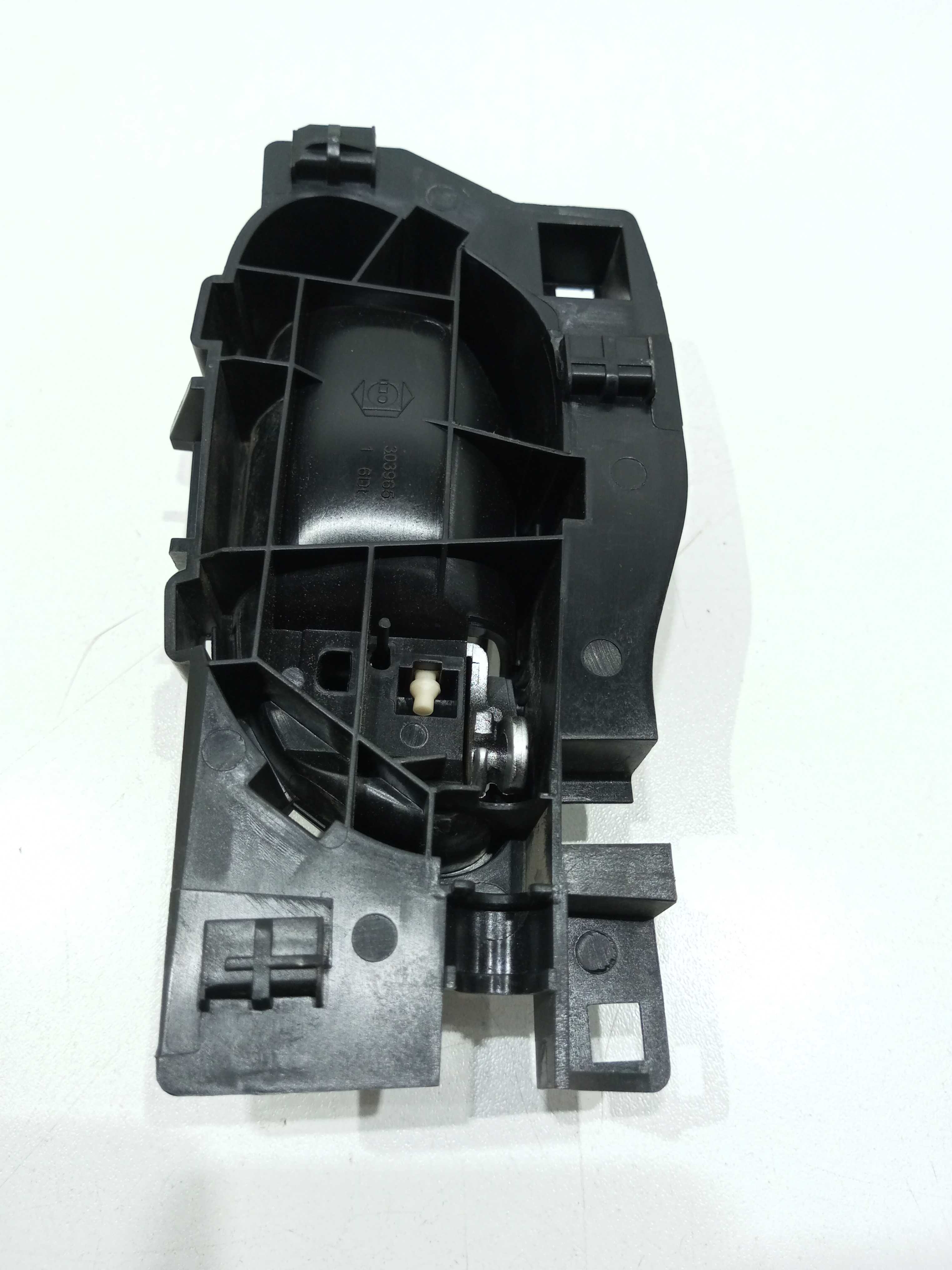 Maçaneta Interna Porta Traseira Dir. Peugeot 2008 1.6 2018 3