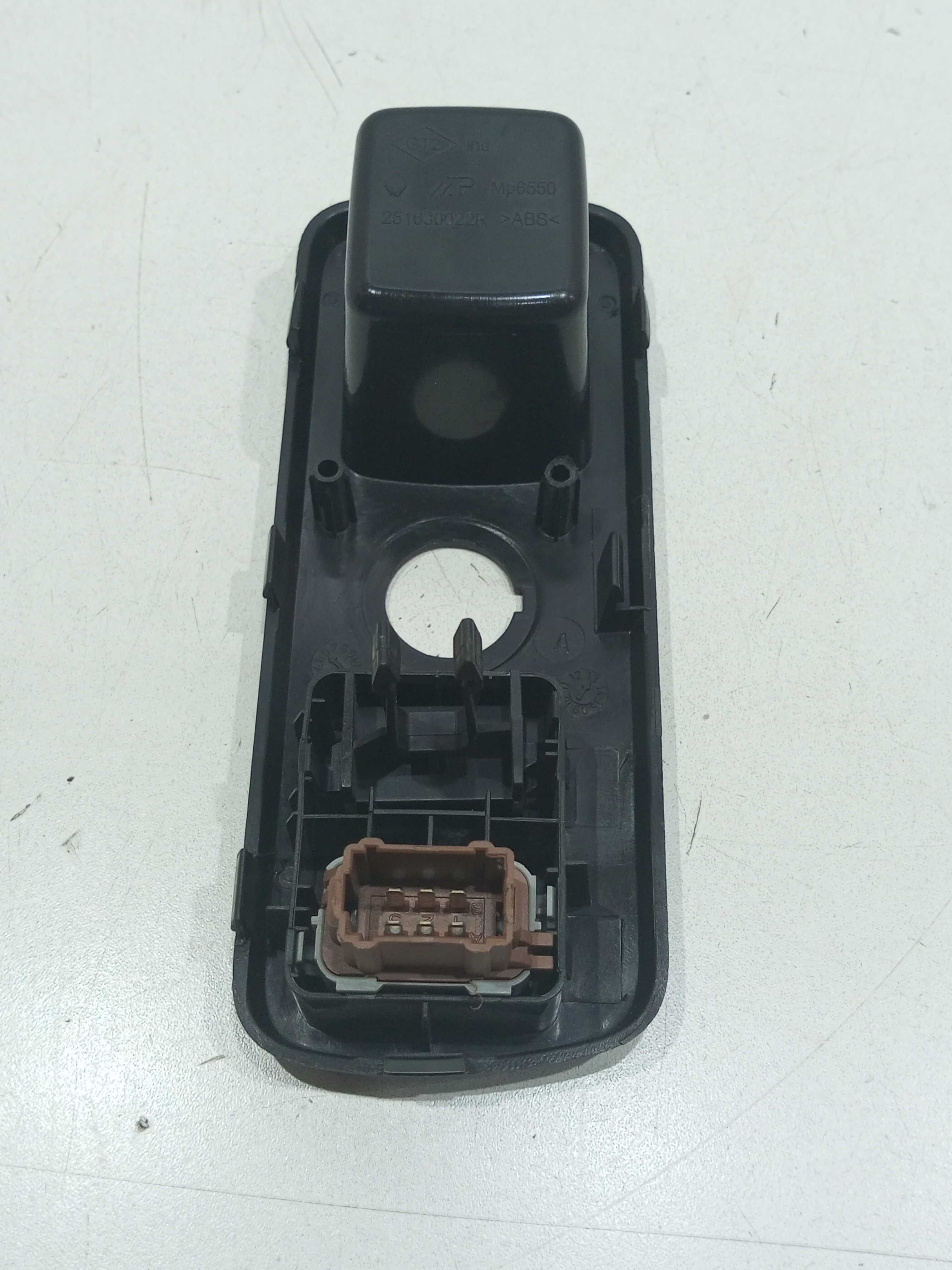 Moldura Botão Sensor De Ré Renault Duster 1.6 2014 3
