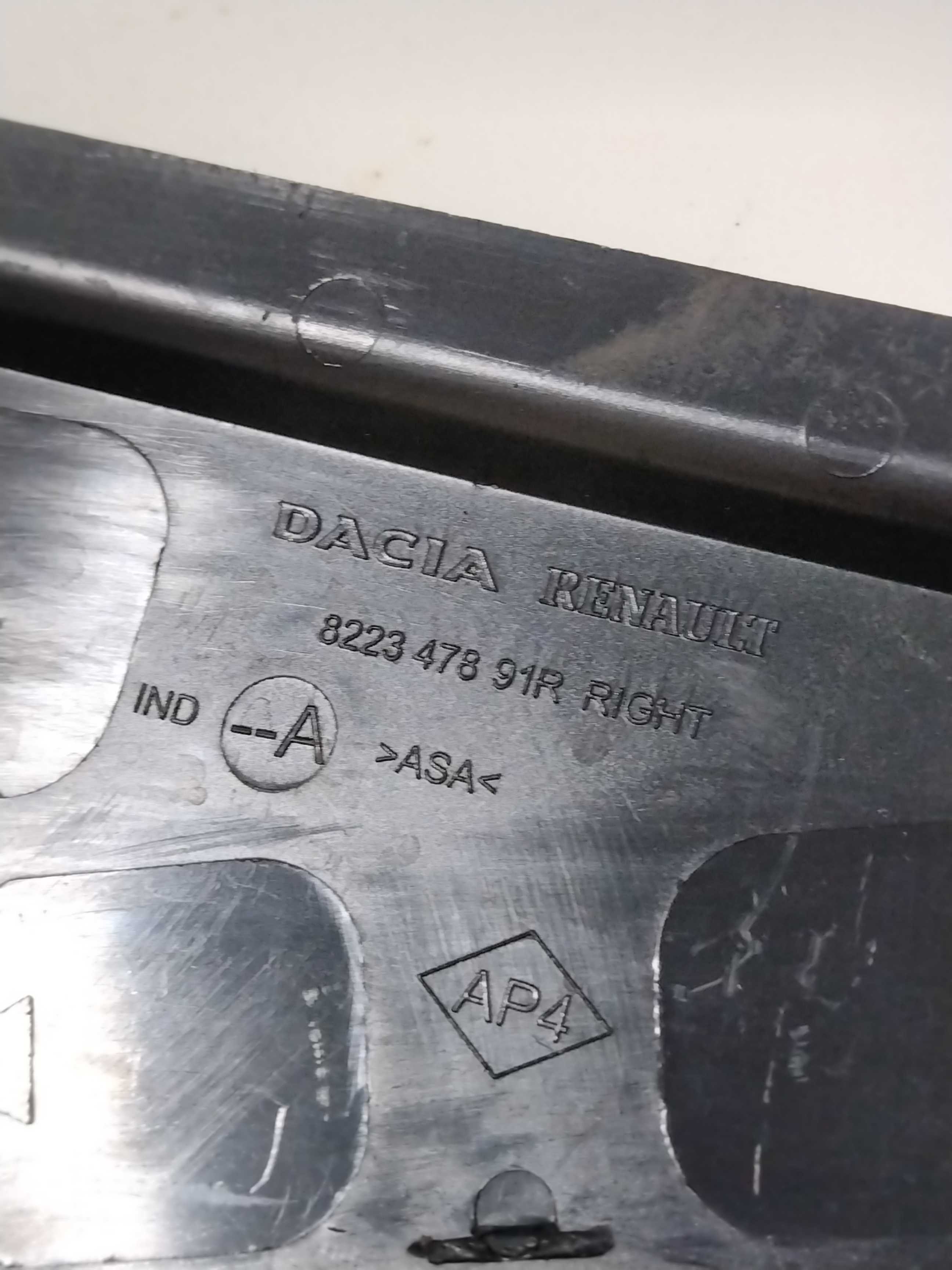 Moldura Vidro Fixo Porta Tras Direi Duster 2013 822347891r 3