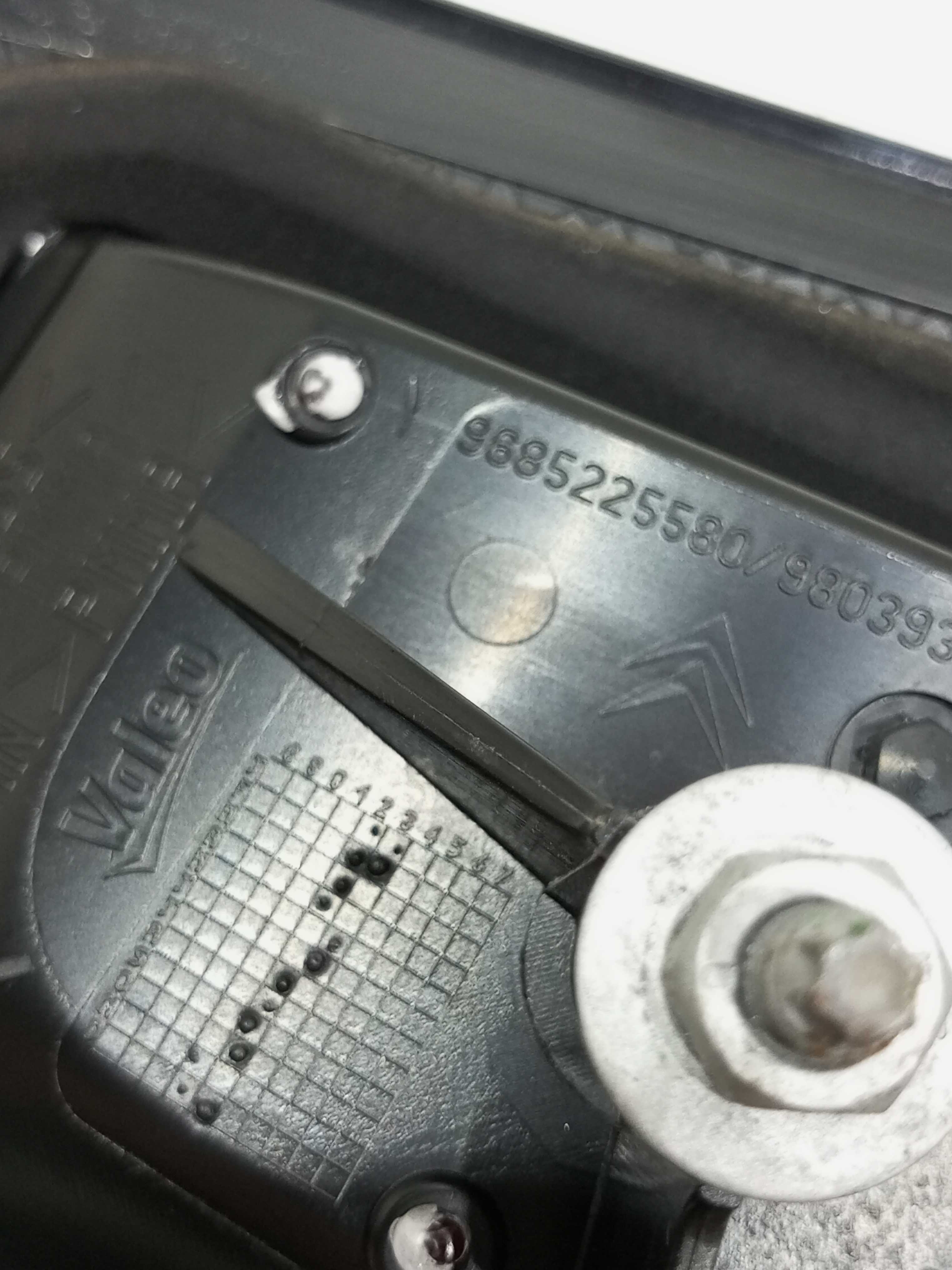 Lanterna Tampa Traseira Lado Esquerdo Citroen C3 1.6 2014 8