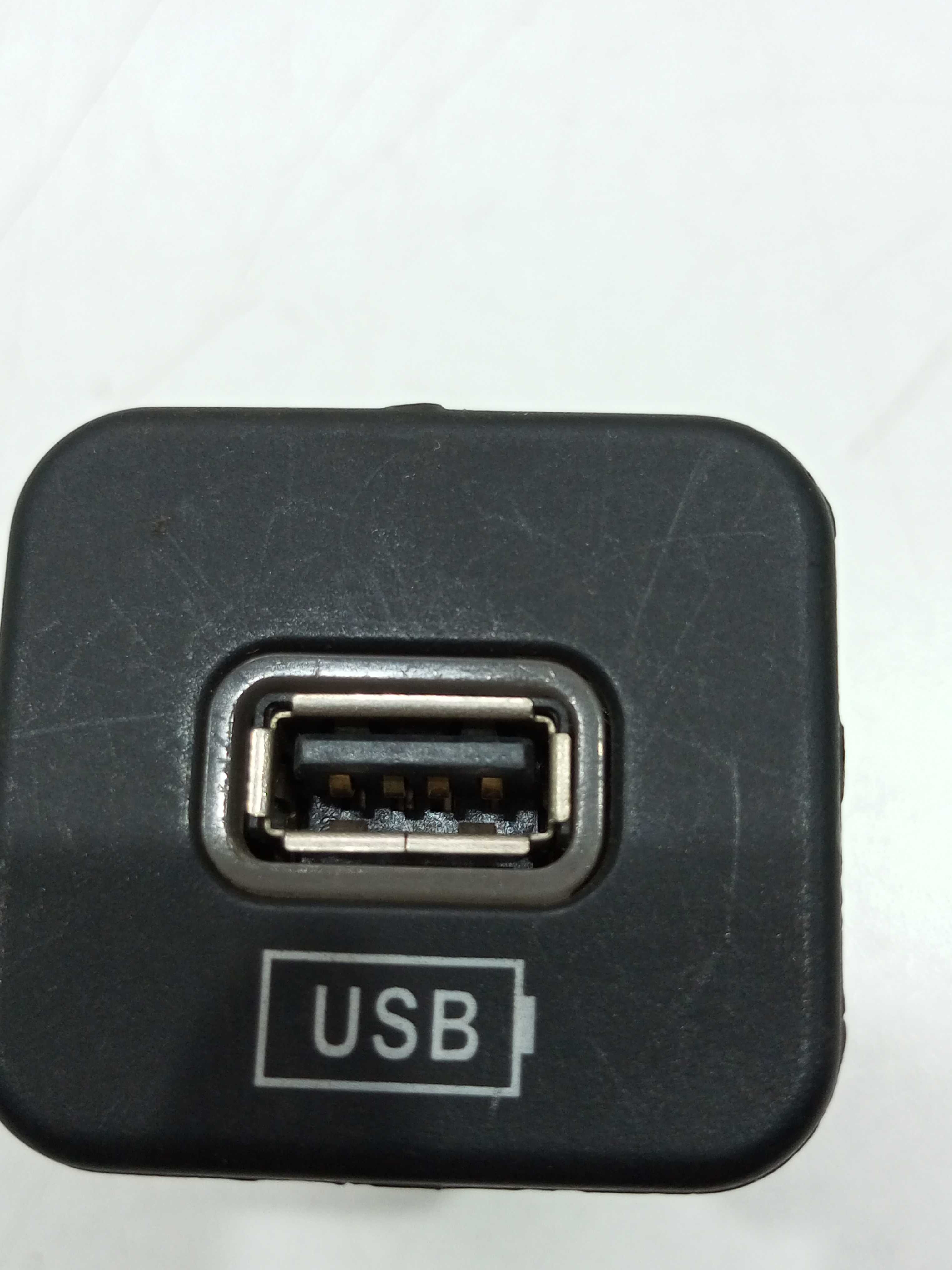 Entrada Usb Fiat Strada 1.4 Hard 2018 6