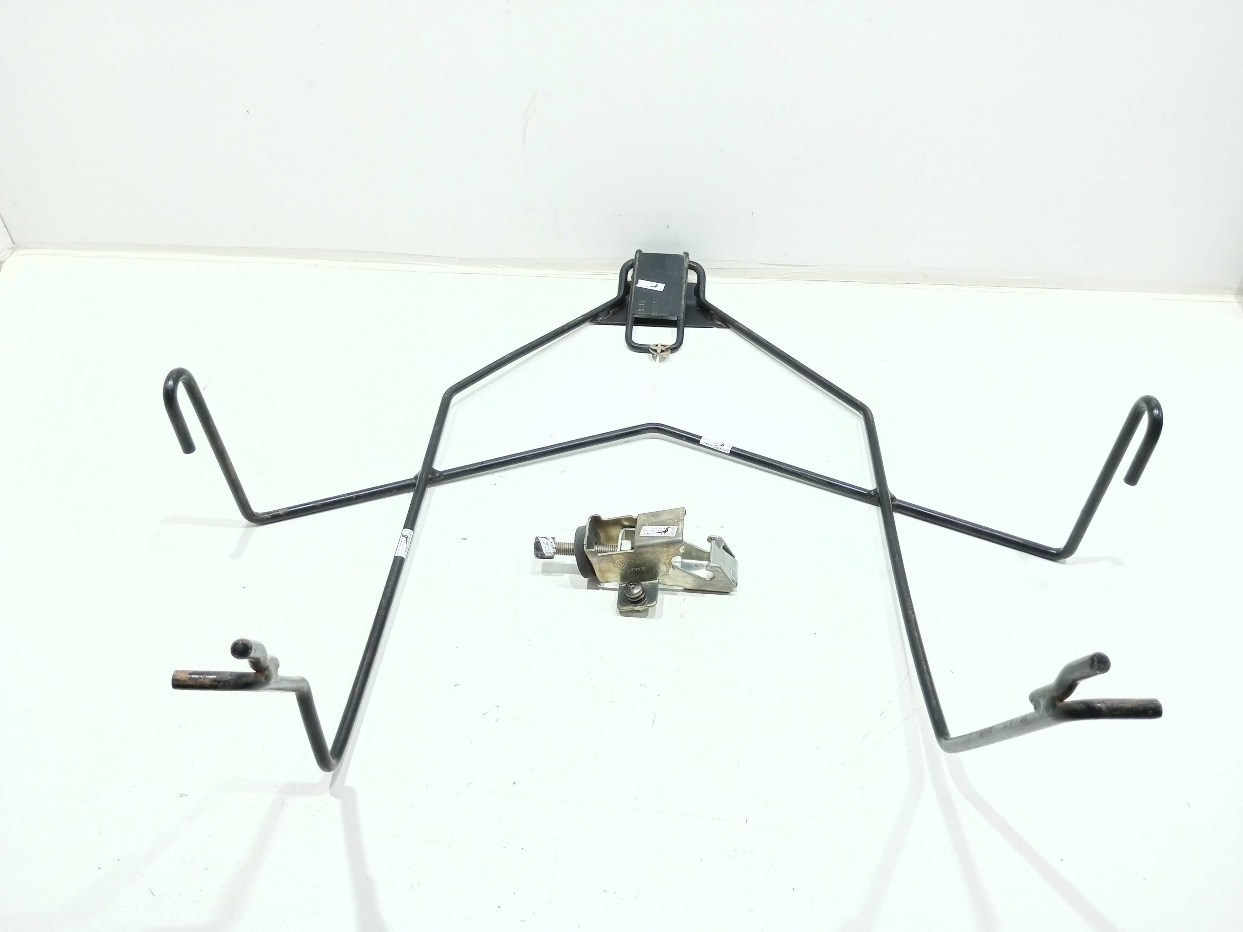 Suporte Estepe Com Trava Renault Duster 1.6 16v 2014 1