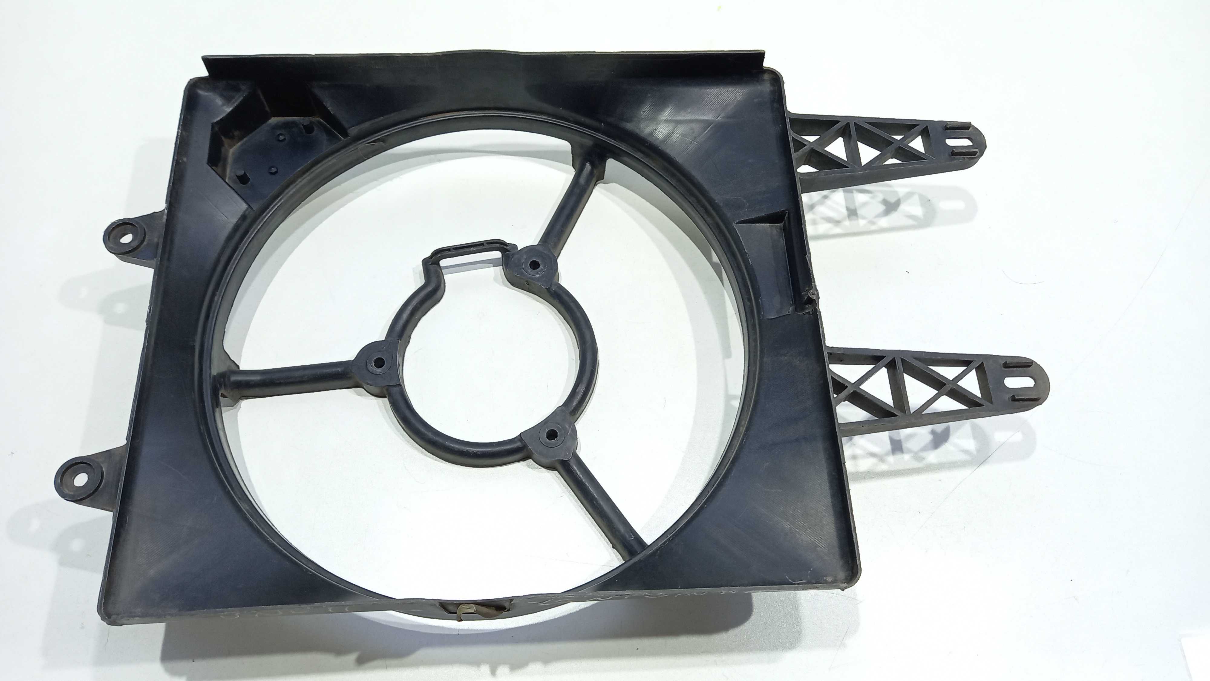 Defletor Da Ventoinha Fiat  Uno 2010 2