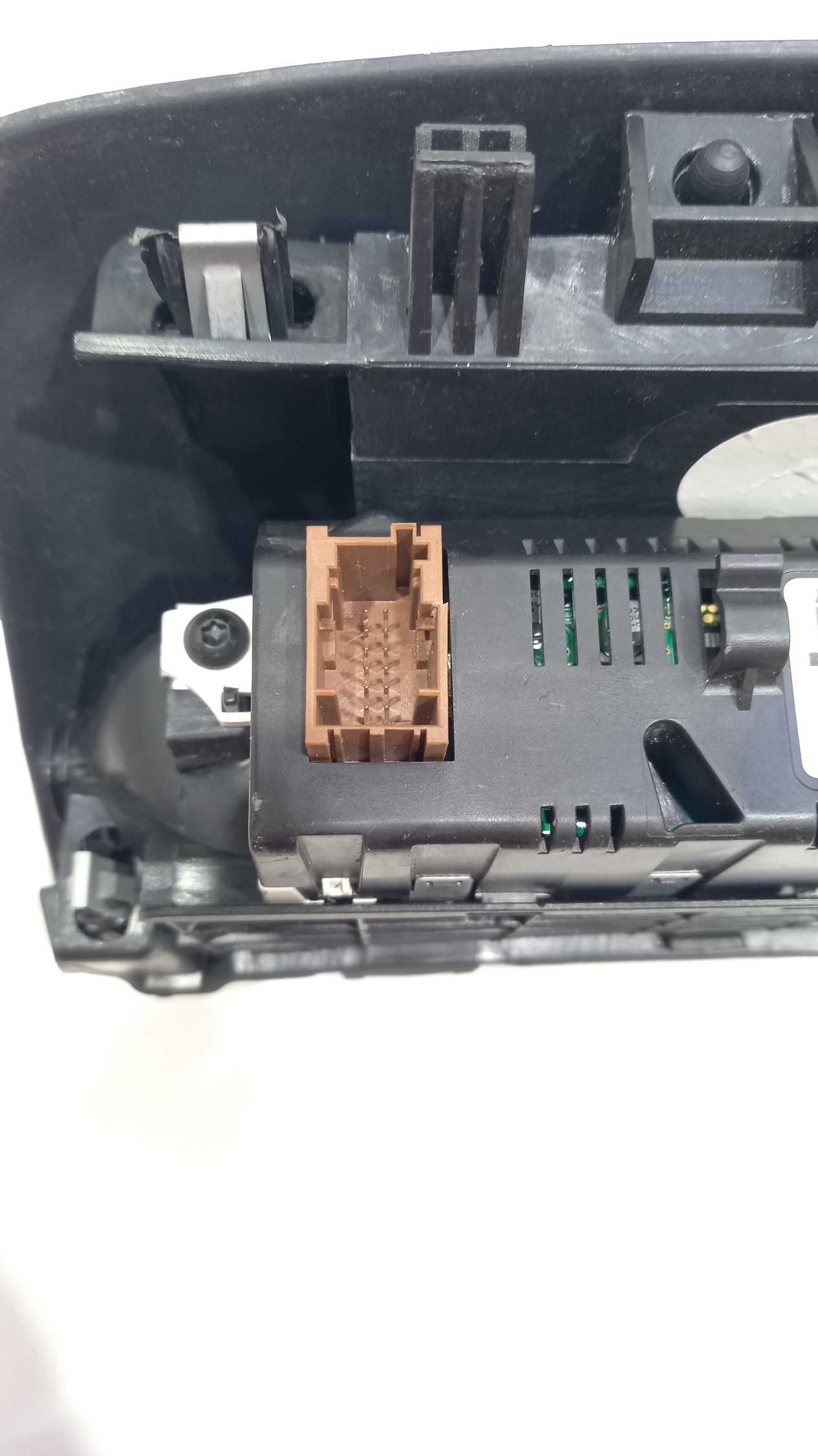 Computador De Bordo Com Moldura Peugeot 308 2014 7