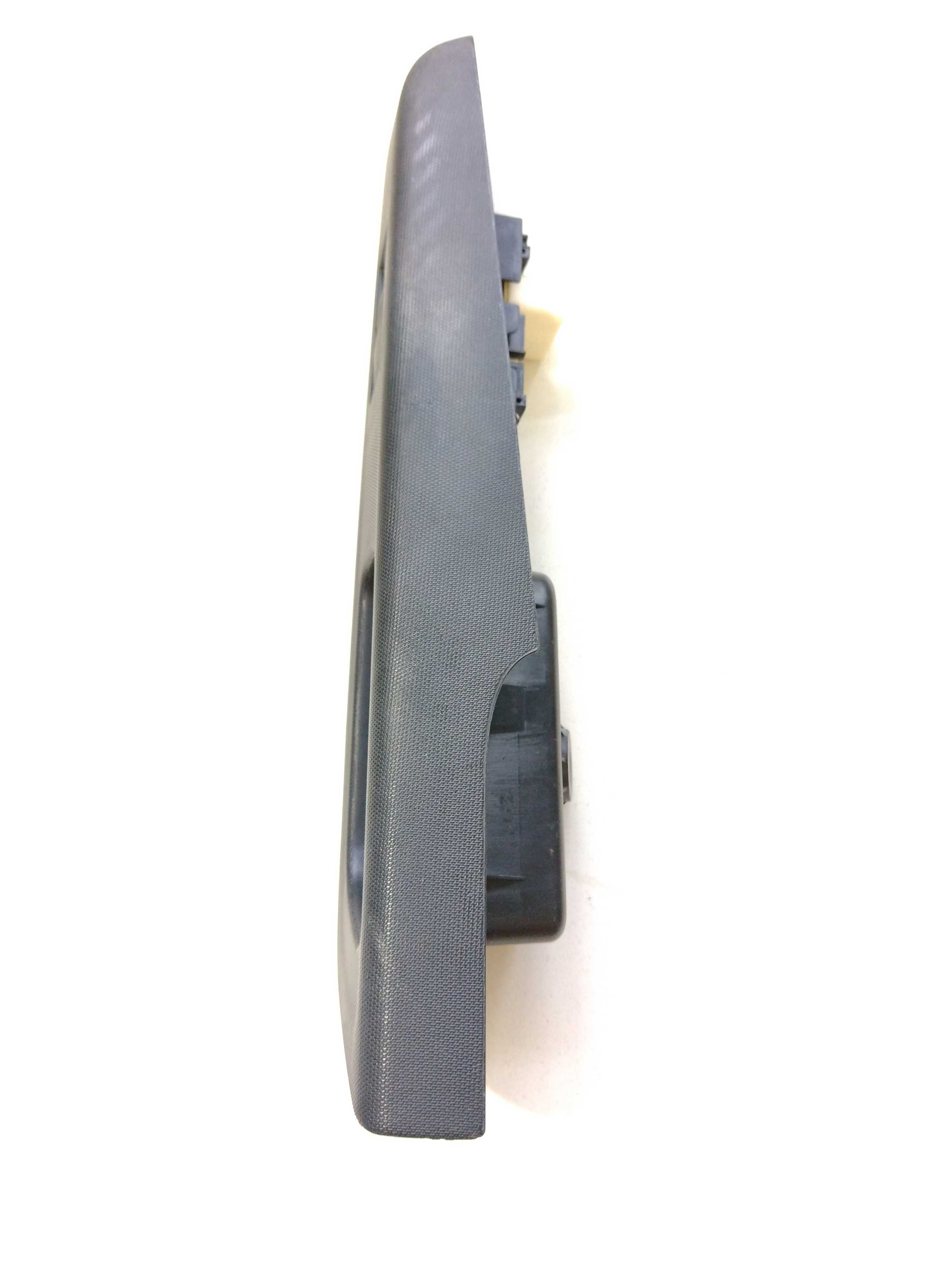 Moldura Botão Vidro Tras Esq Etios 2015  742720d080 2