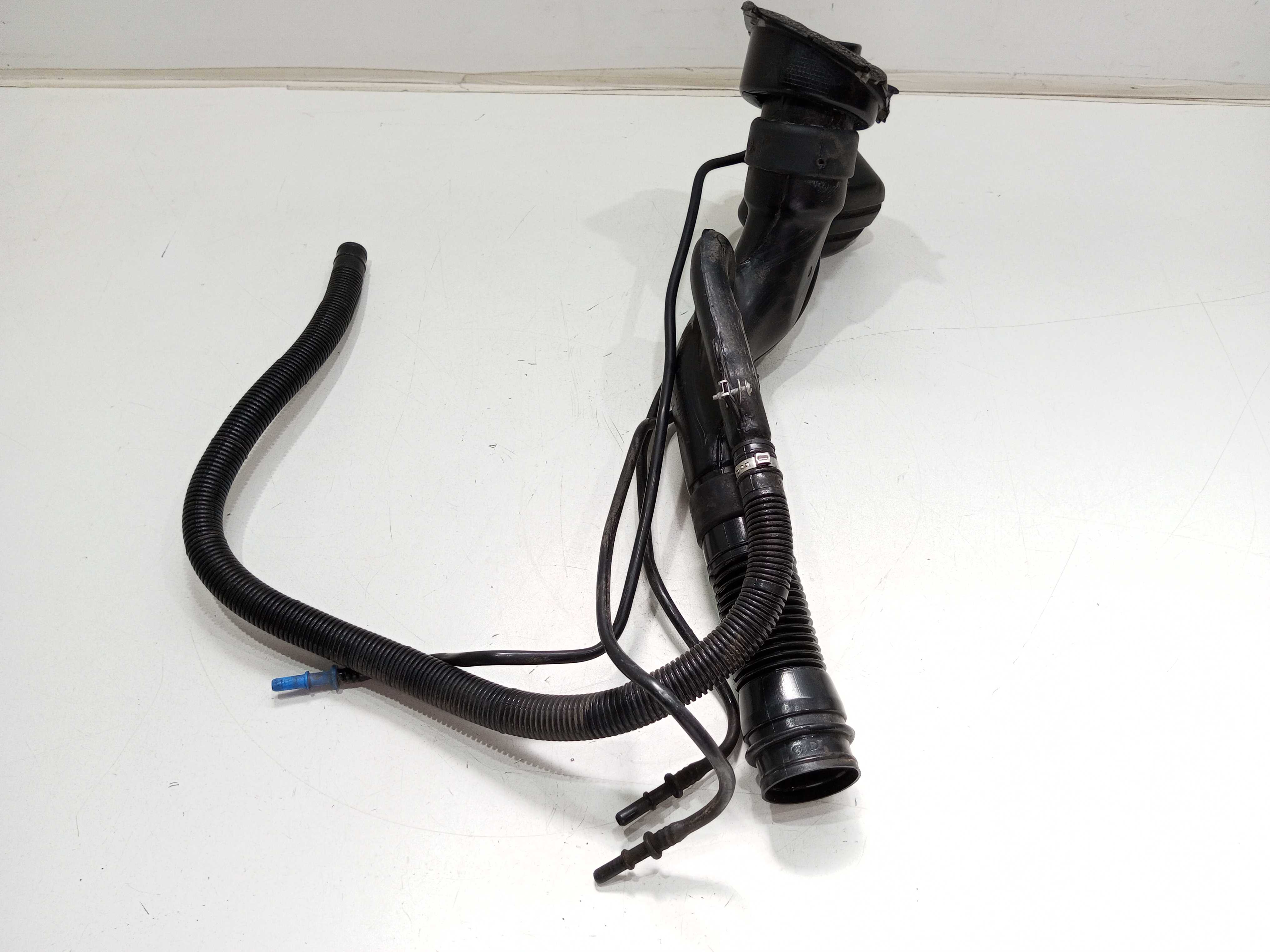 Gargalo Do Tanque De Combustível Fiat Fiorino 2021 Detalhe 1