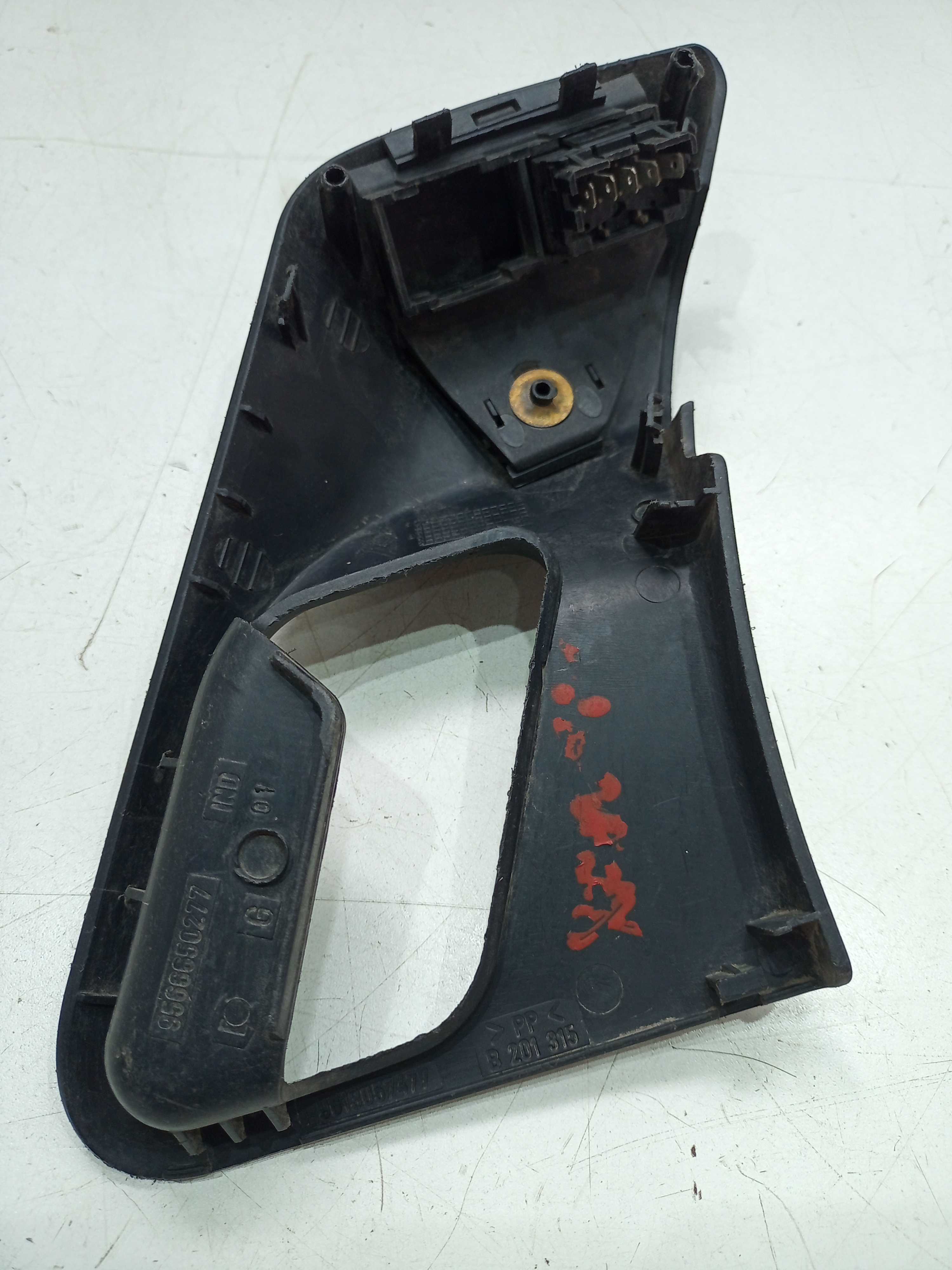 Moldura Com Botão Traseiro Esquerdo Citroen Xantia 1997 4