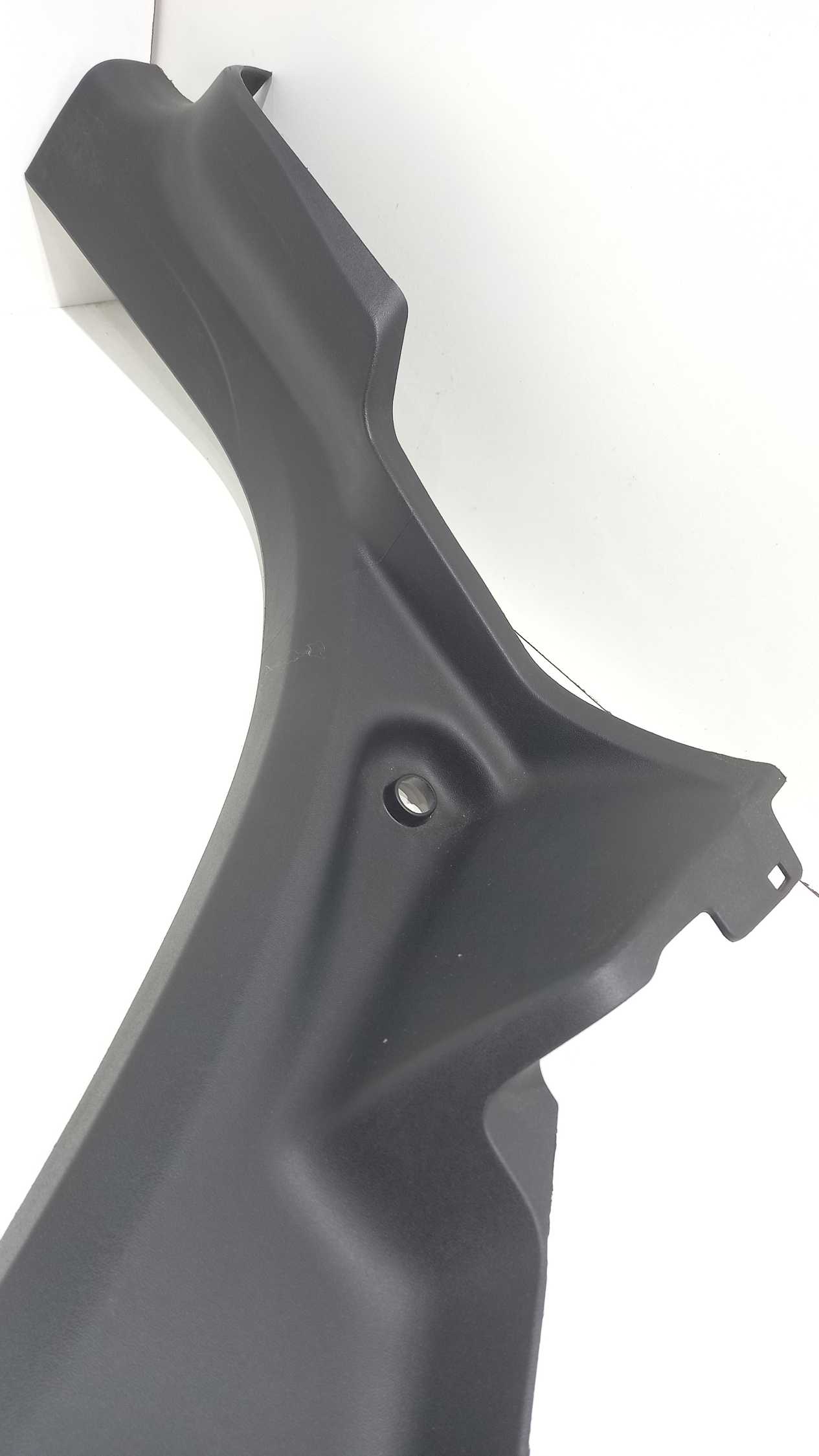 Soleira Porta Traseira Esquerda Peugeot 2008 2018 3