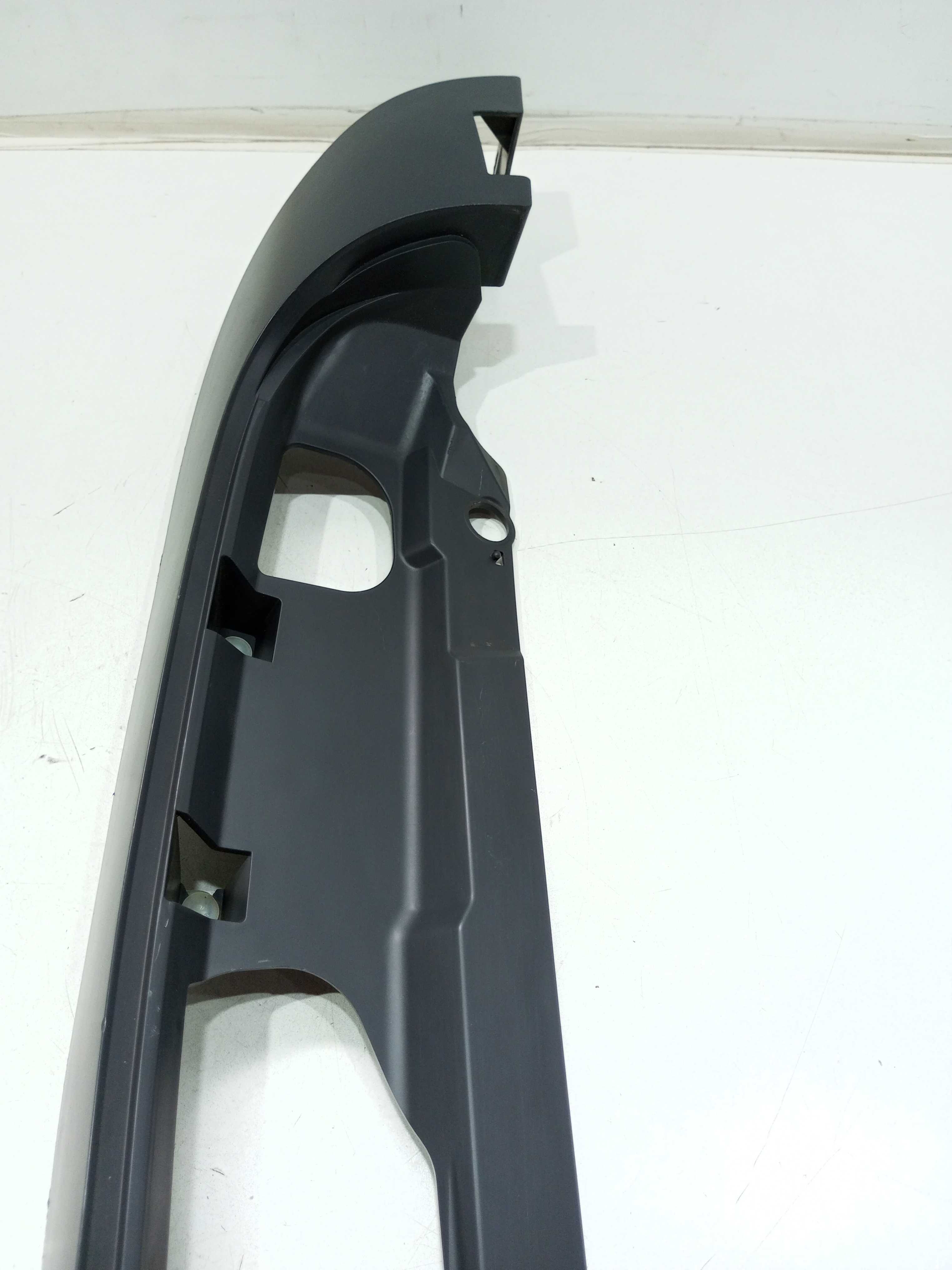 Moldura Da Lanterna Traseira Esquerda Fiat Fiorino 1.4 2021 3