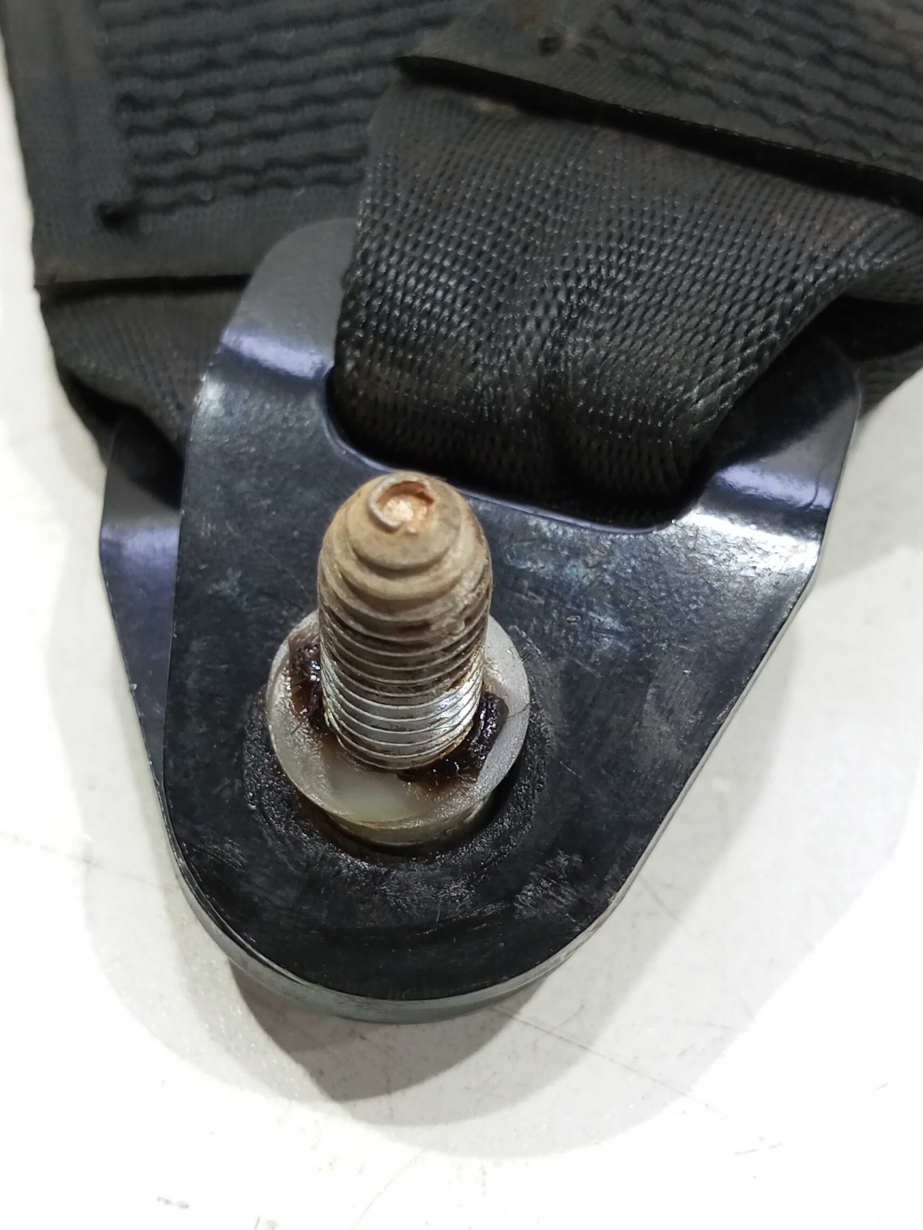 Engate Cinto Traseiro Direito E Central Renault Duster 2014 4