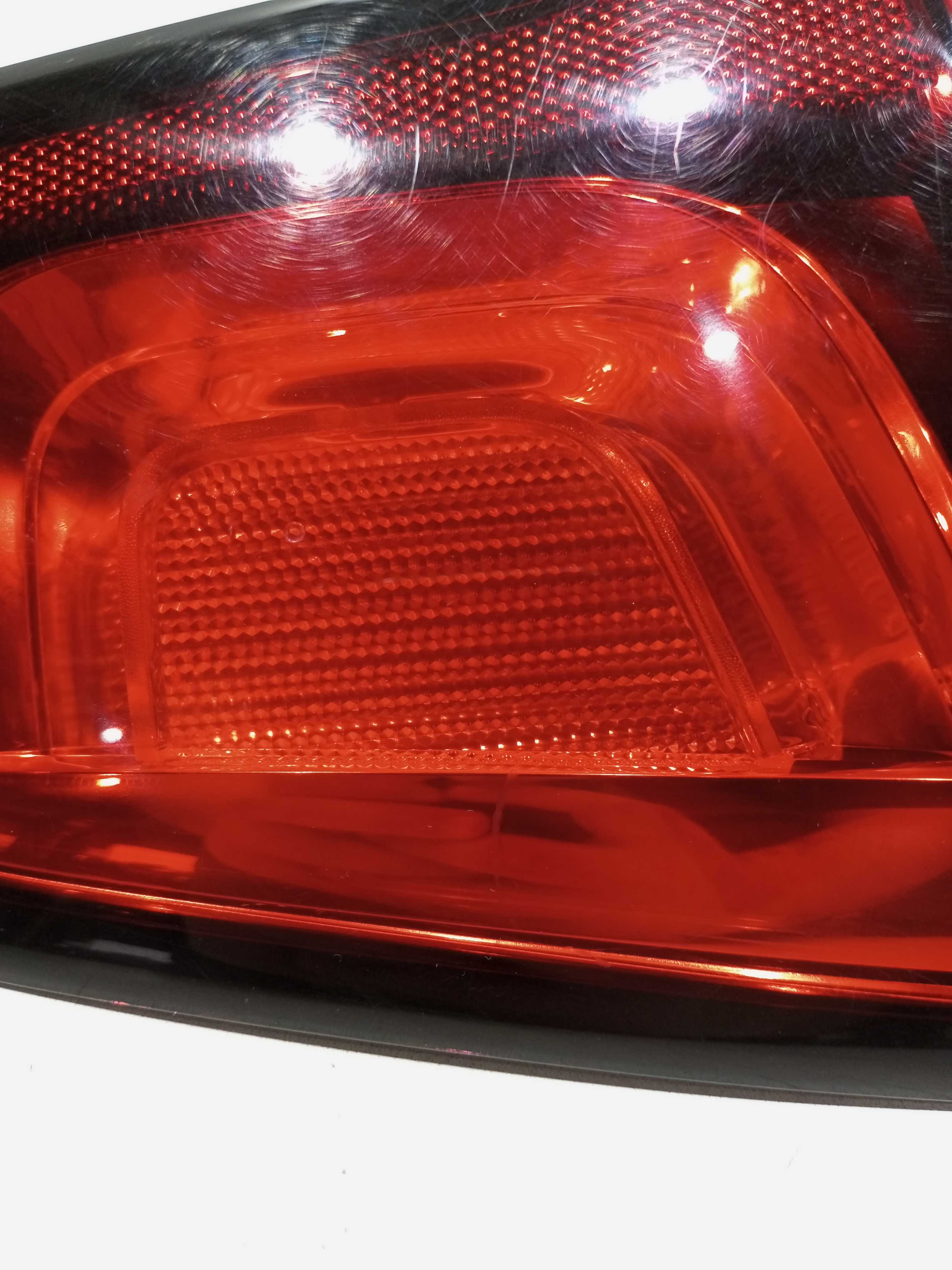 Lanterna Tampa Traseira Lado Esquerdo Citroen C3 1.6 2014 4