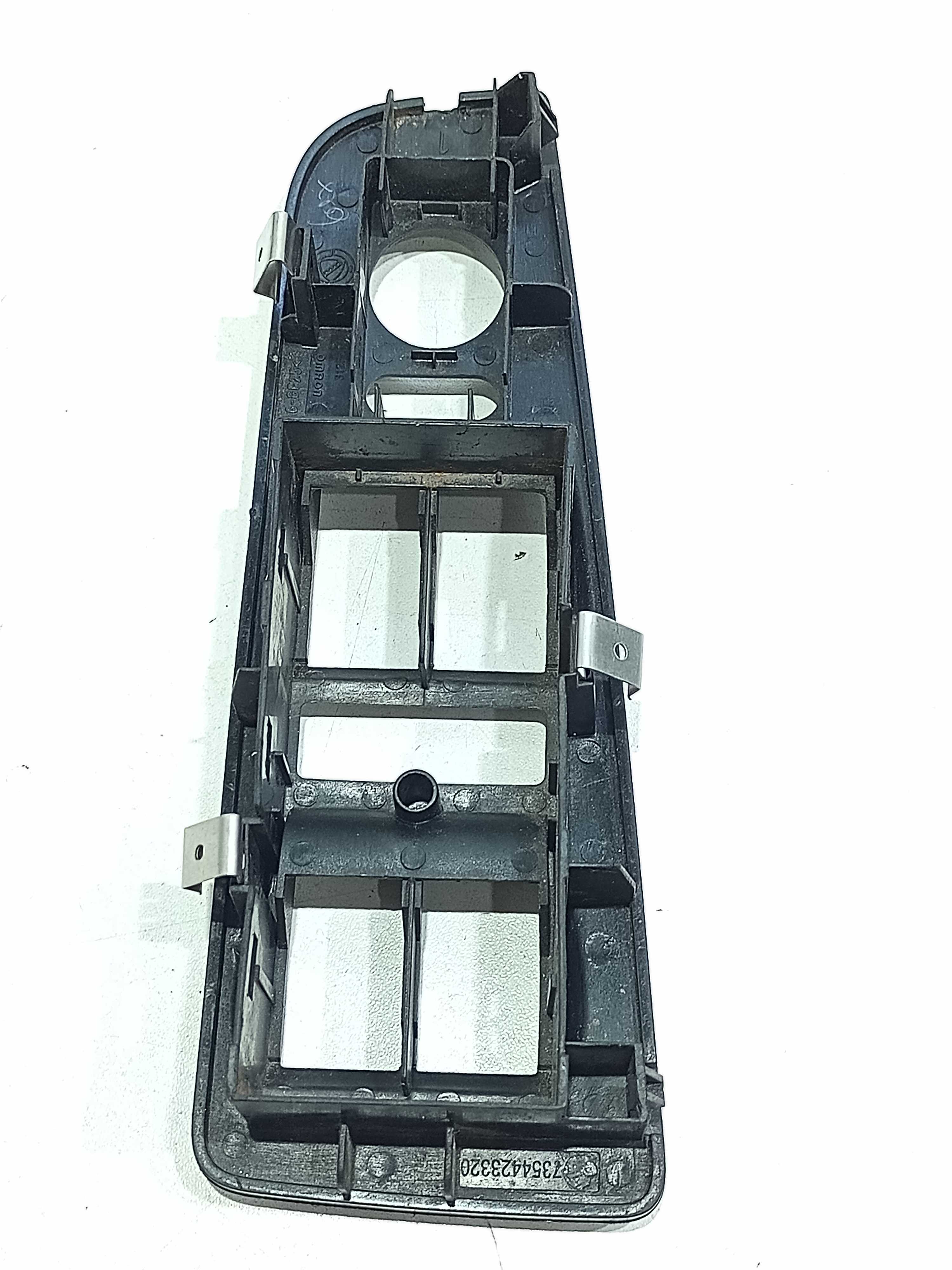 Moldura Botão Vidro Elétrico Fiat Linea 2010 2