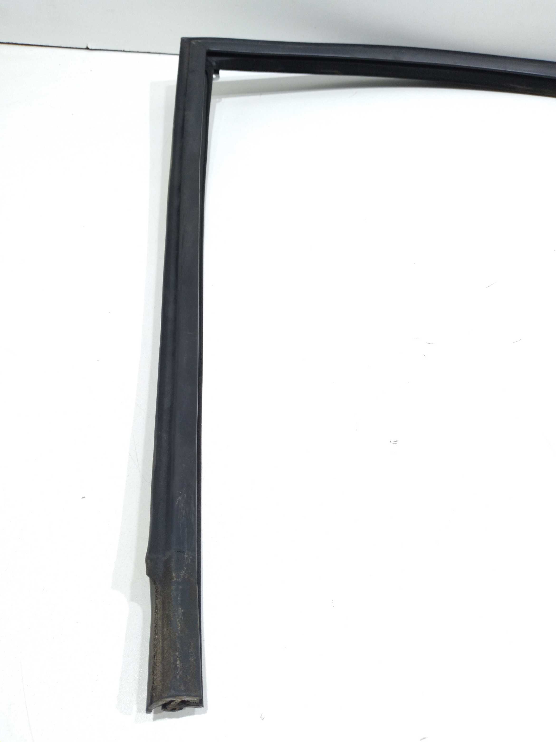 Canaleta Do Vidro Porta Traseira Esquerda Vw Touareg 2005 3