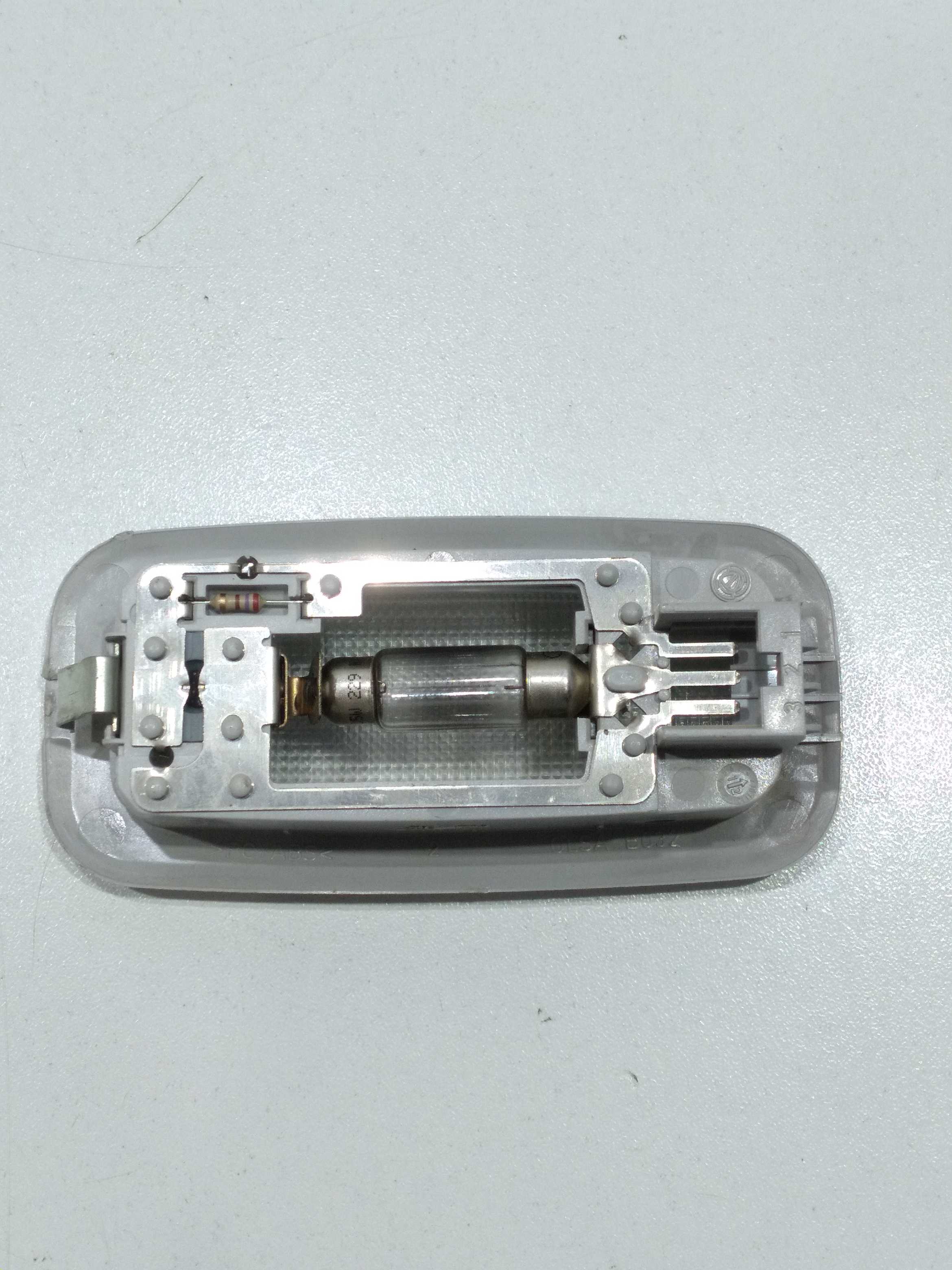 Luz De Teto Lateral Esquerda Fiat Siena Essenc 1.6 Dl 2013 2