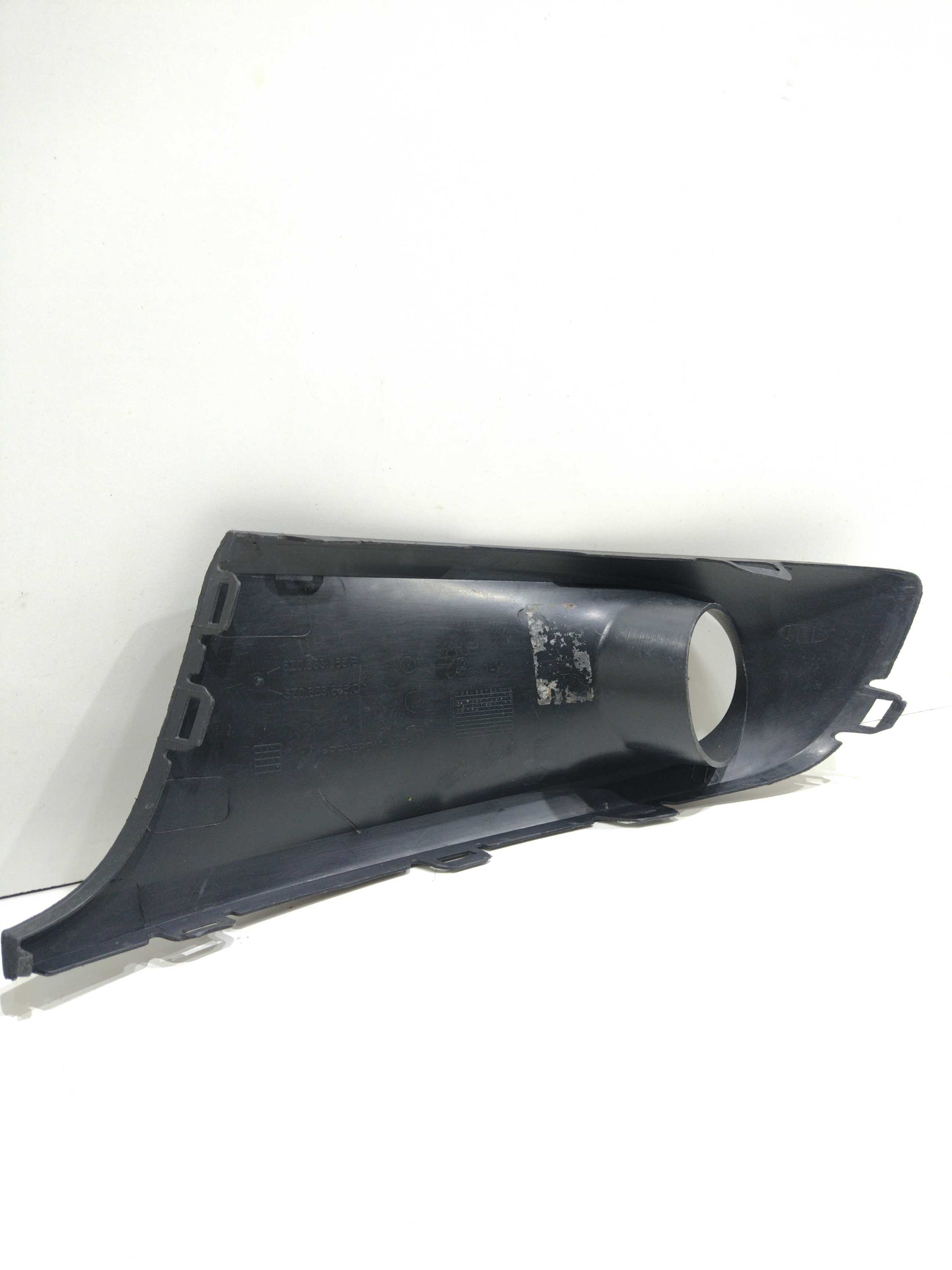 Moldura Farol De Milha L Direito Fox 2011 C/ Furo Original 2