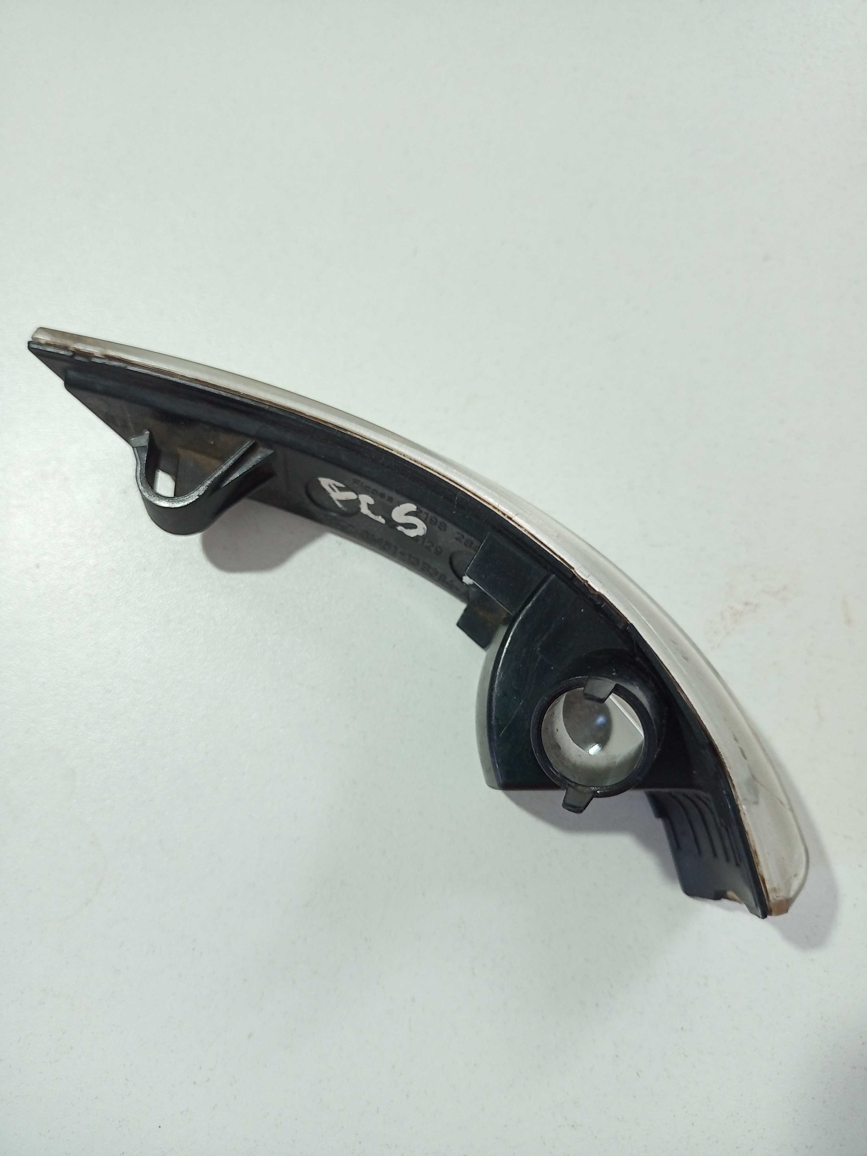 Lanterna Pisca Retrov Dir Focus 2010 8m5113b384aa Original 4