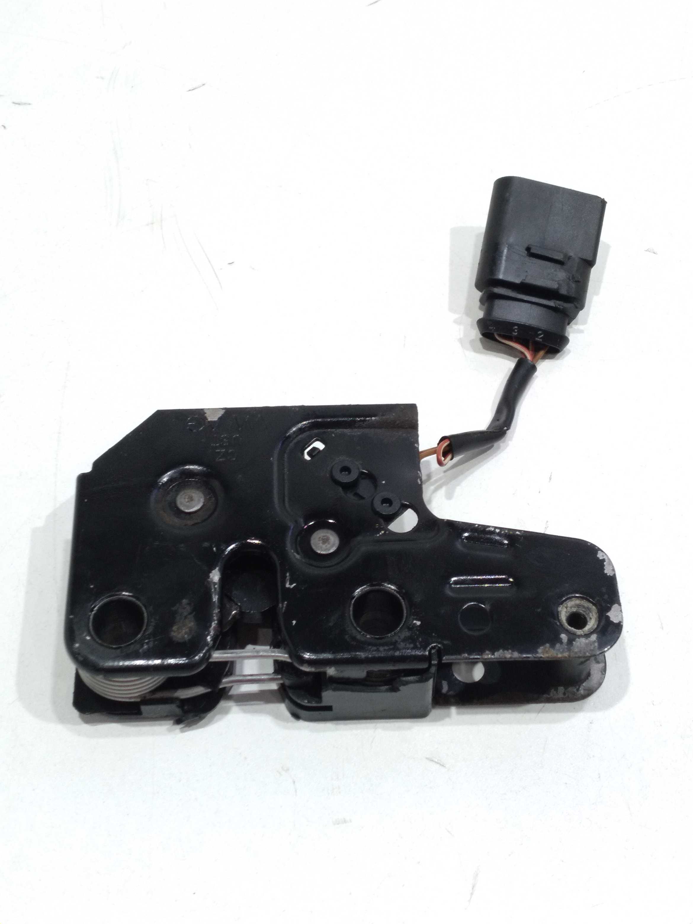 Fechadura Do Capô Vw Touareg 4.2 V8 2005 3
