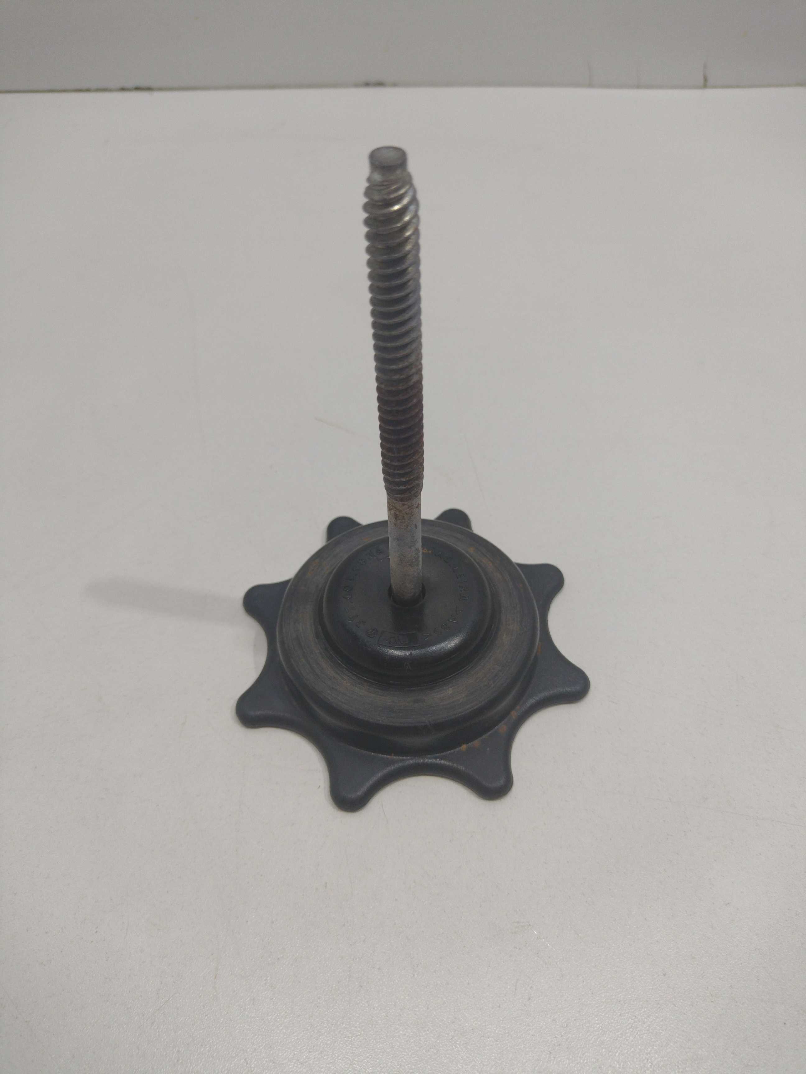 Parafuso De Fixação Do Estepe Santana Vw 1985 A 2006 2