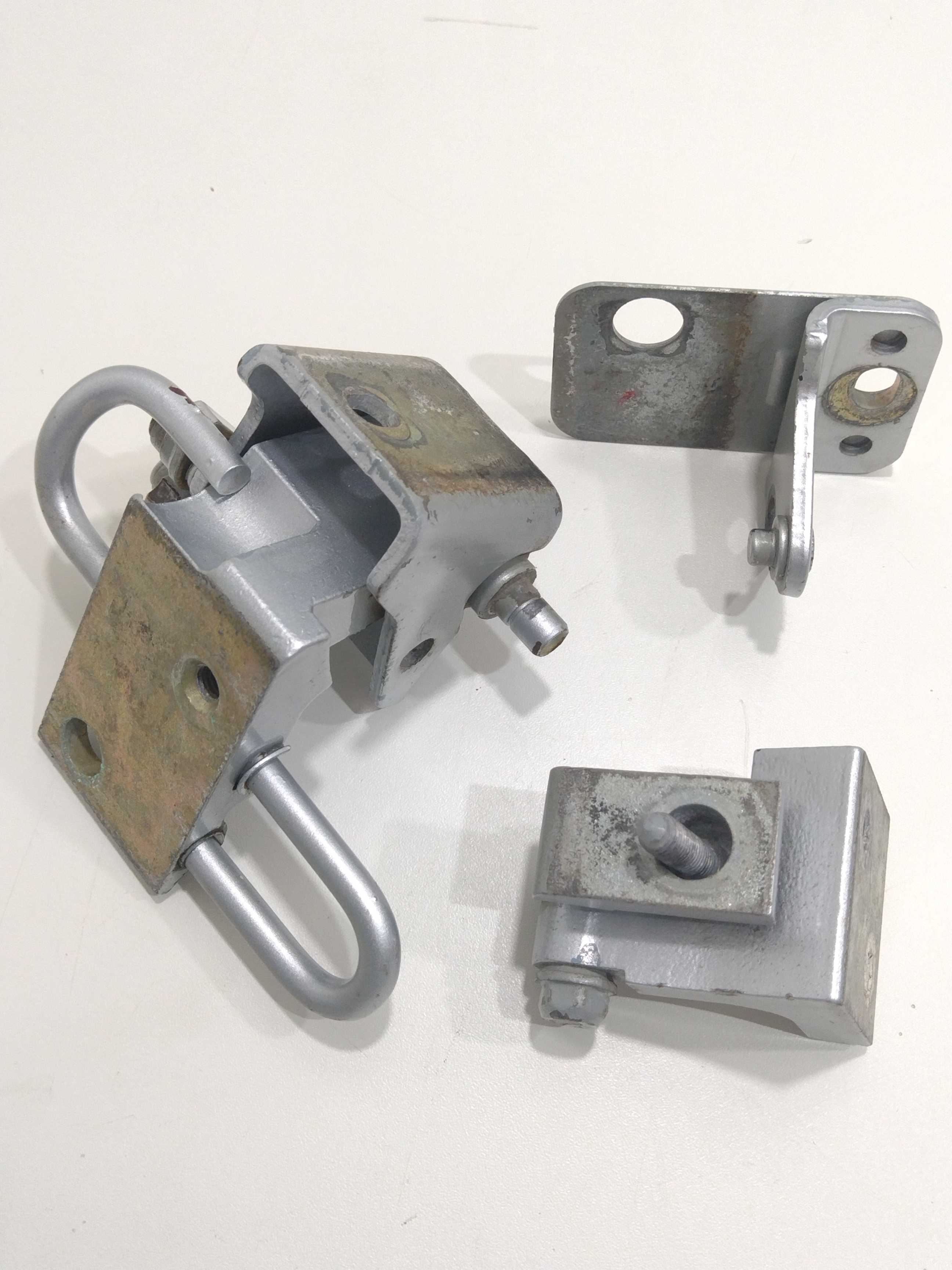 Dobradiça Porta Traseira Esquerda Sup E Inf Touareg 2005 Vw 3