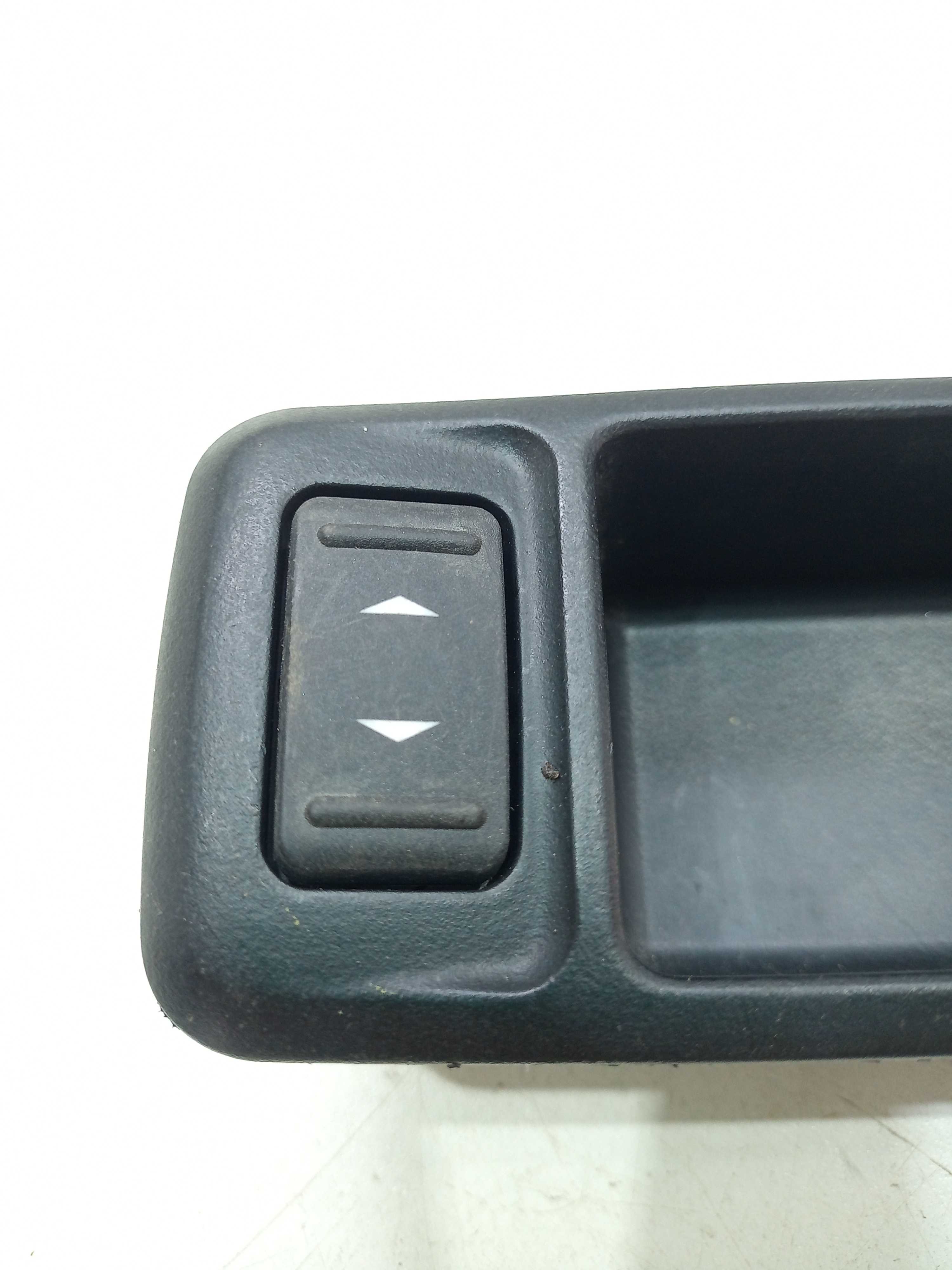 Moldura Botão Vidro Traseiro Direito Ford Focus 2013 2