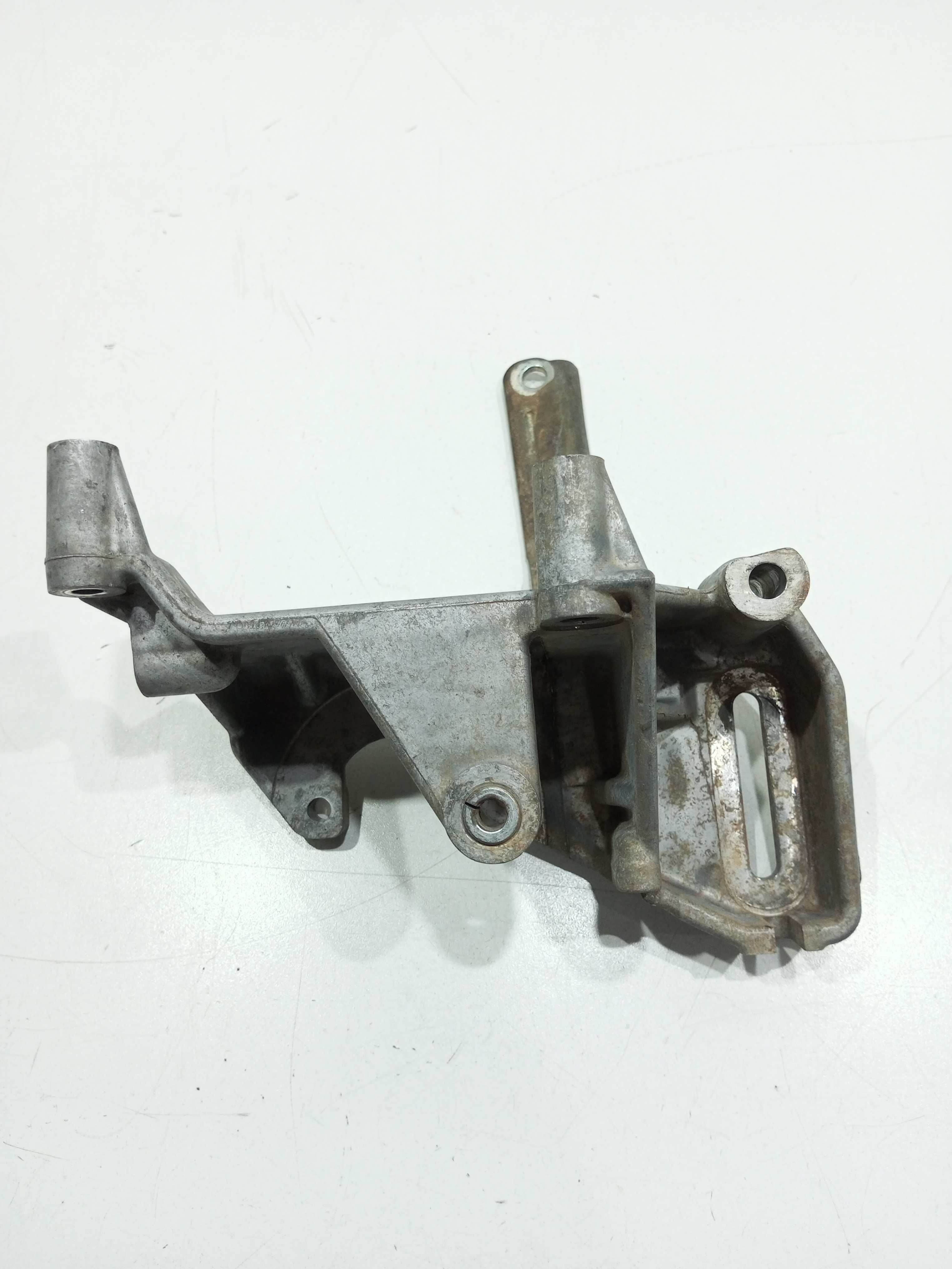 Suporte Alternador Pajero Tr4 2007 3