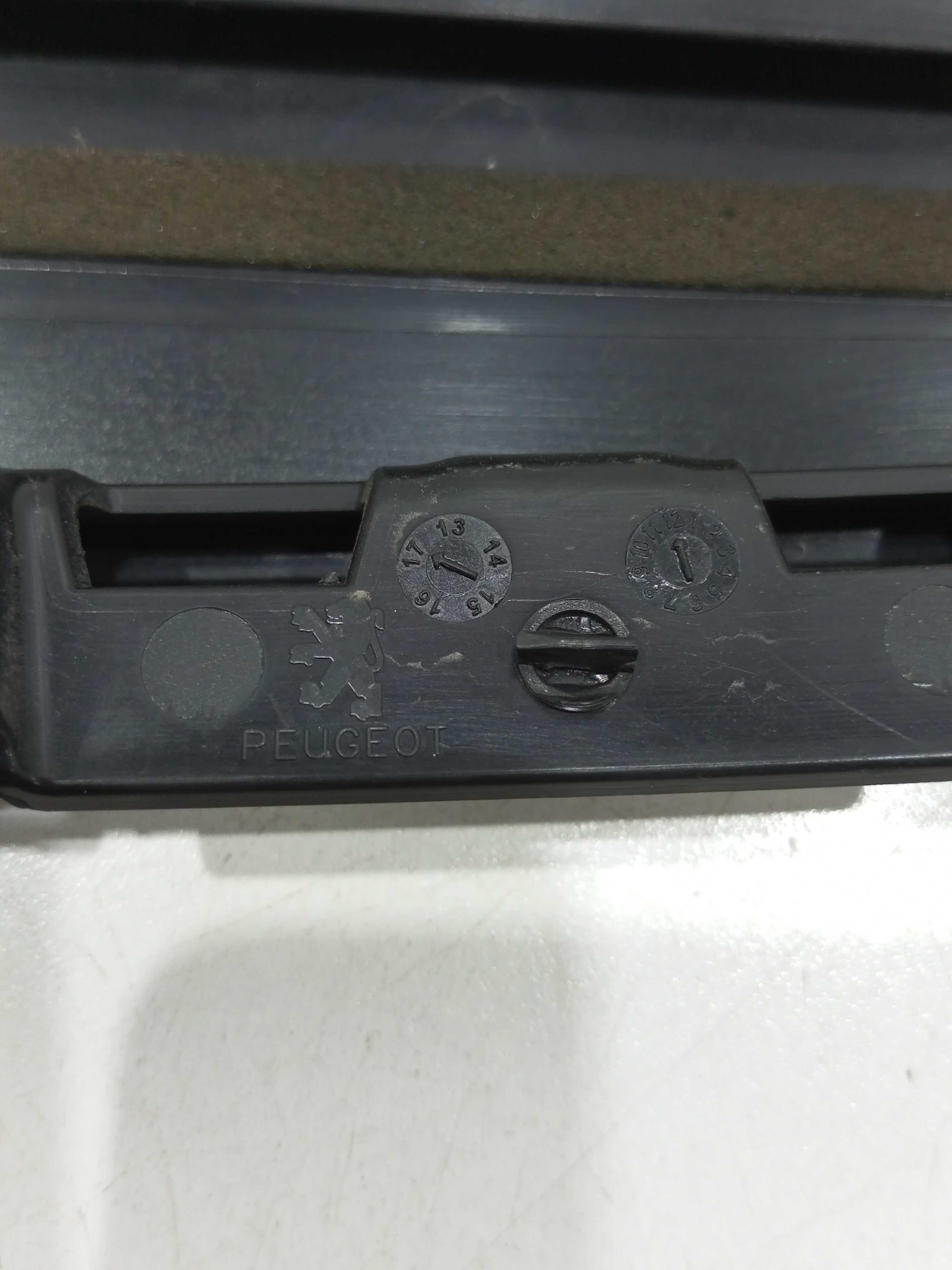 Moldura Coluna Porta Traseira Direita Peugeot 2008 1.6 2018 Preto 5
