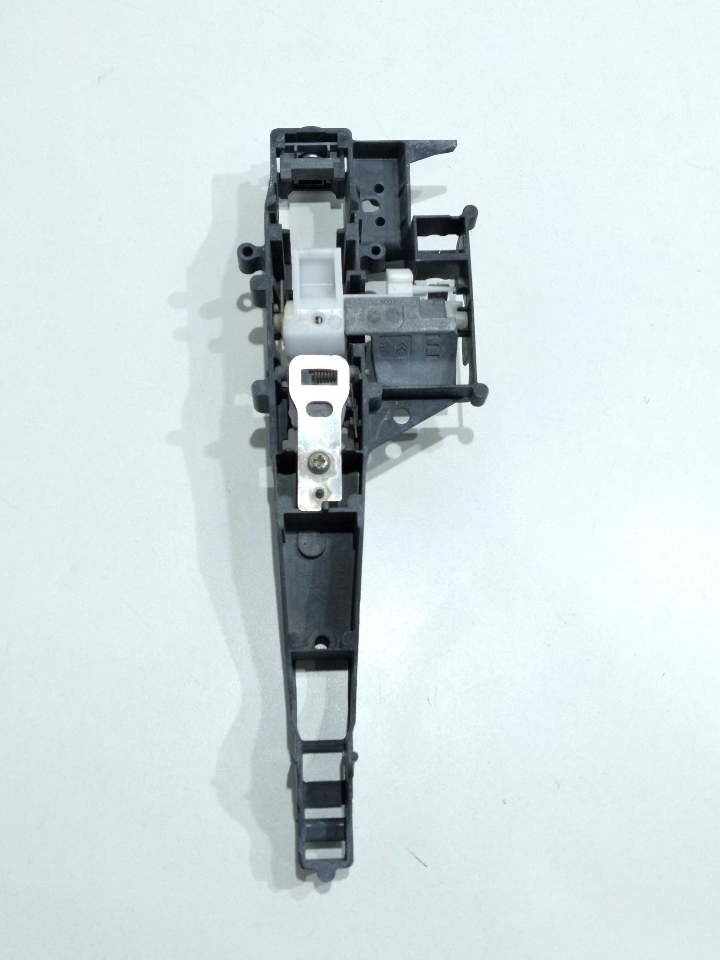 Suporte Maçaneta Porta Dianteira Esquerda Peugeot 208 2014 2